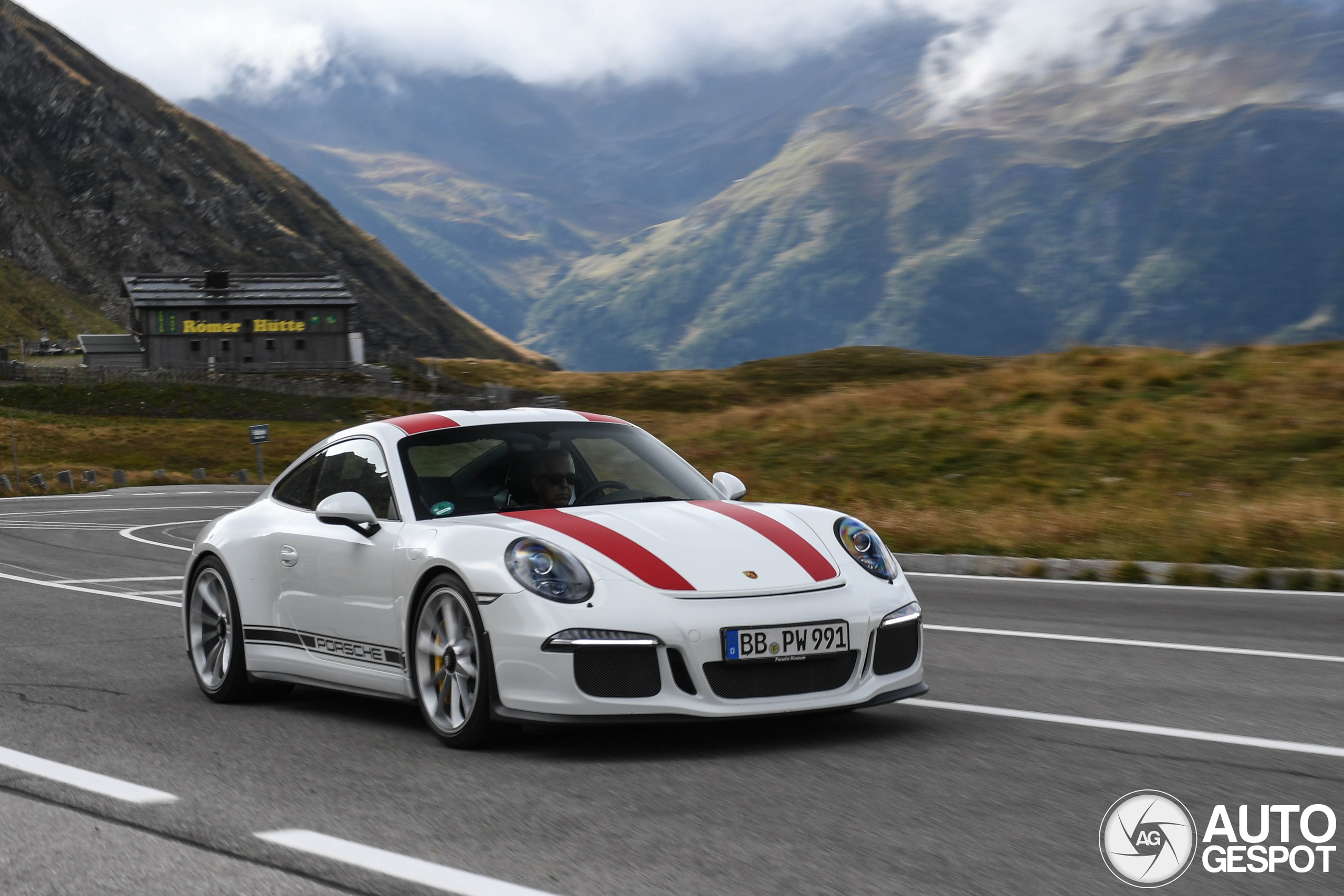 This Porsche 991 R is properly being used
