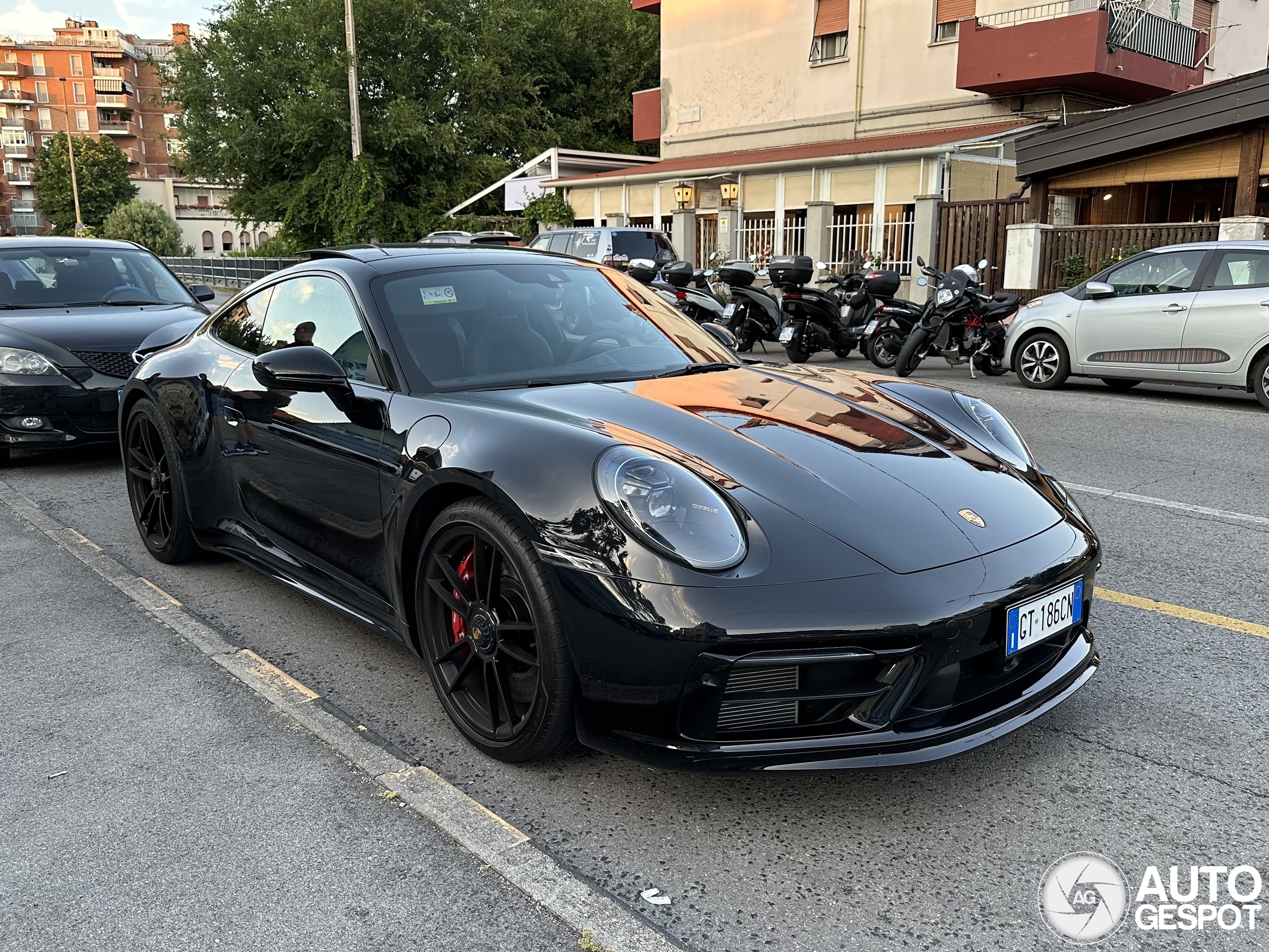 Porsche 992 Carrera 4 GTS