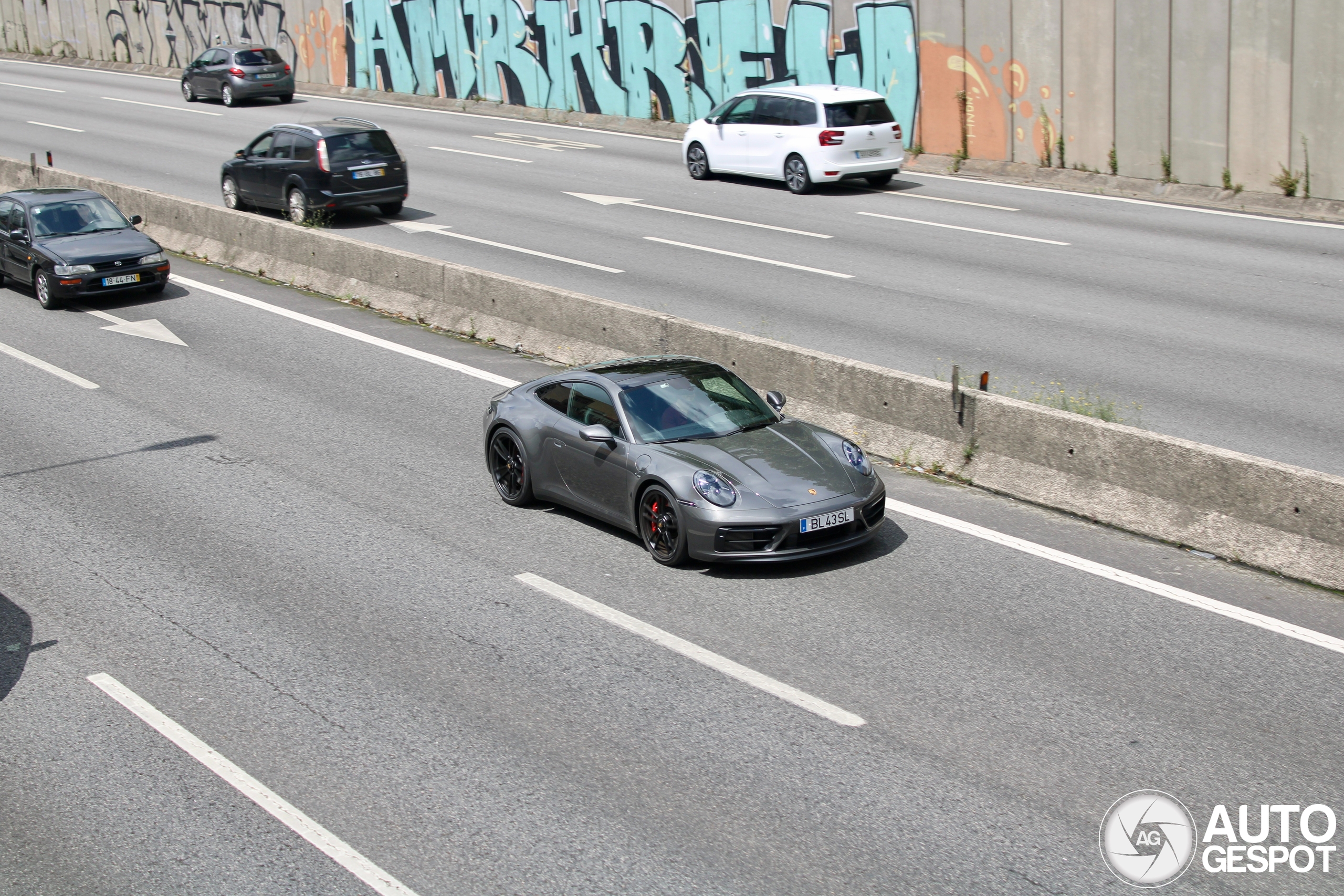 Porsche 992 Carrera 4 GTS