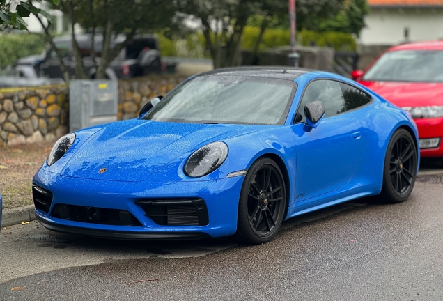 Porsche 992 Carrera 4 GTS