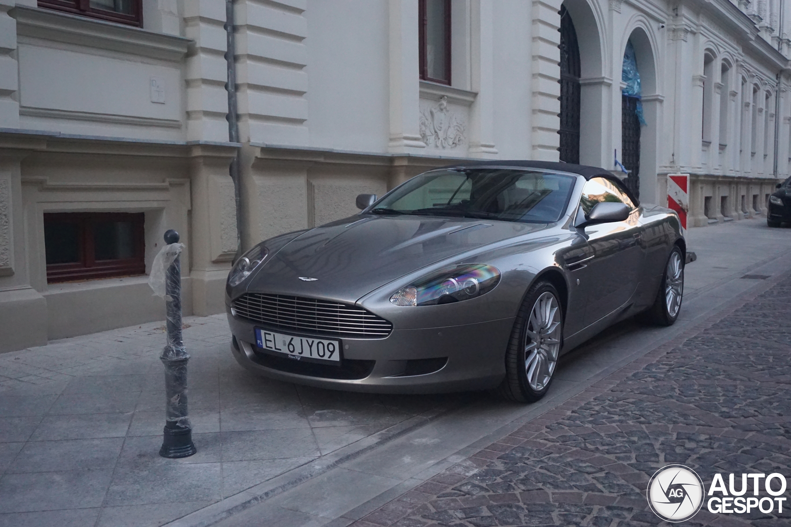 Aston Martin DB9 Volante