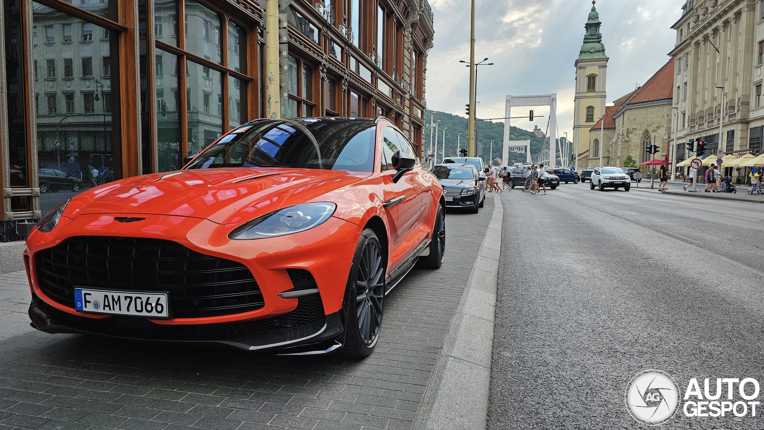 Aston Martin DBX707