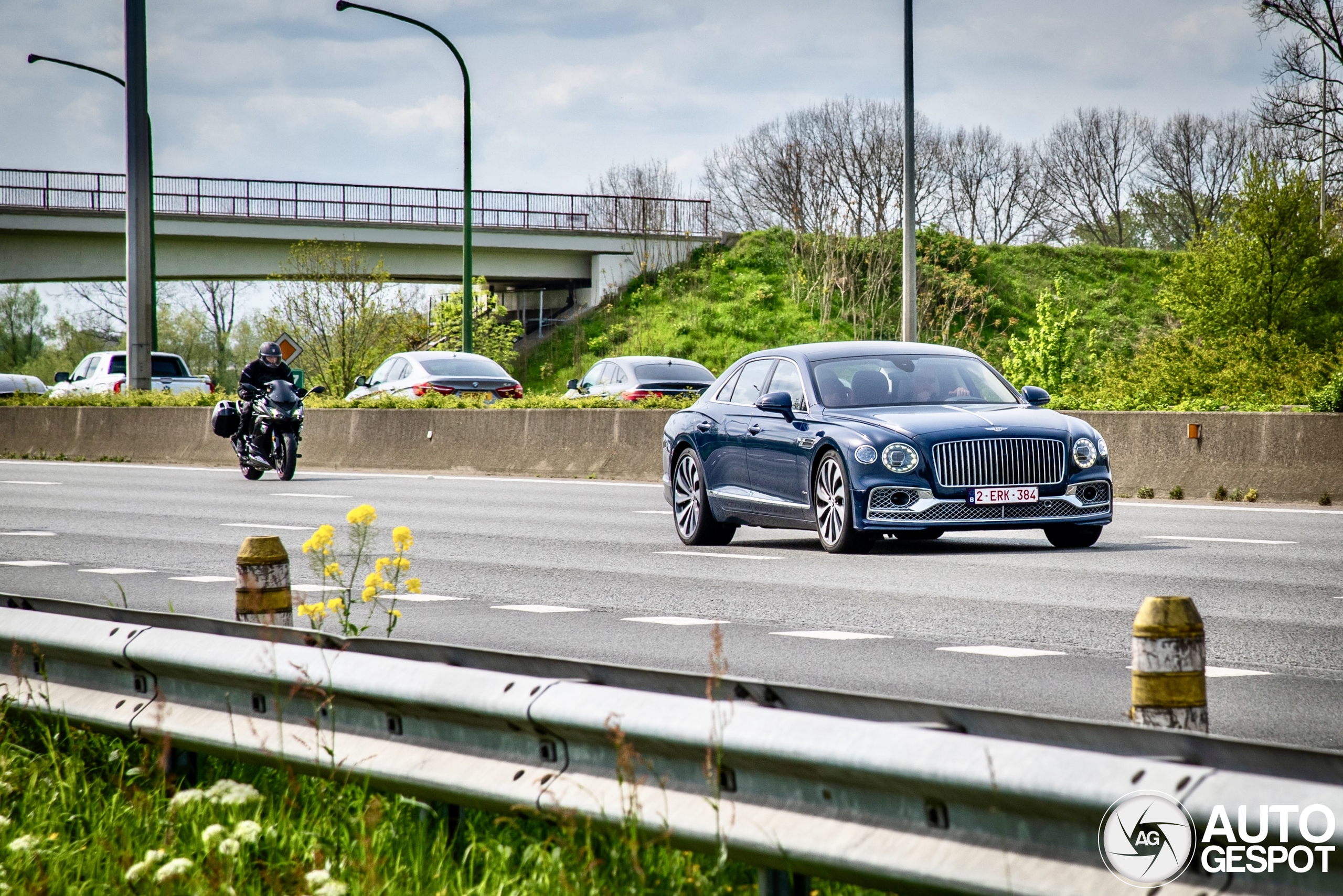 Bentley Flying Spur Hybrid Azure