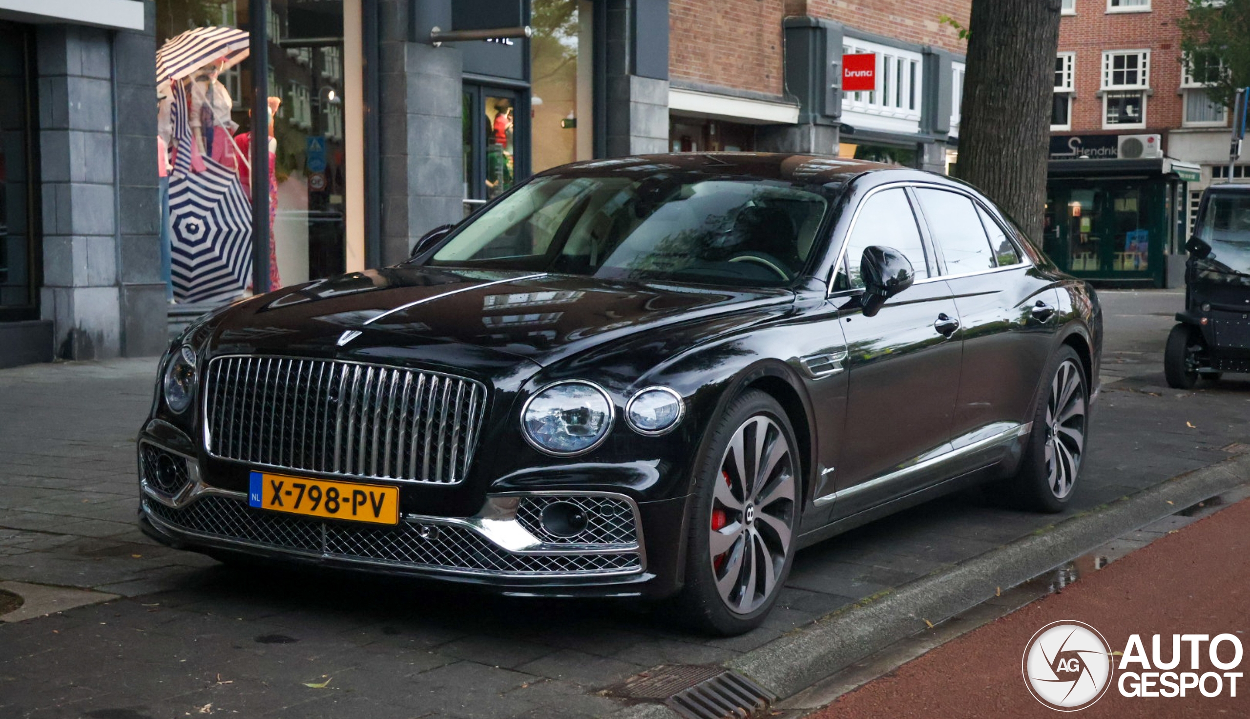 Bentley Flying Spur V8 Azure