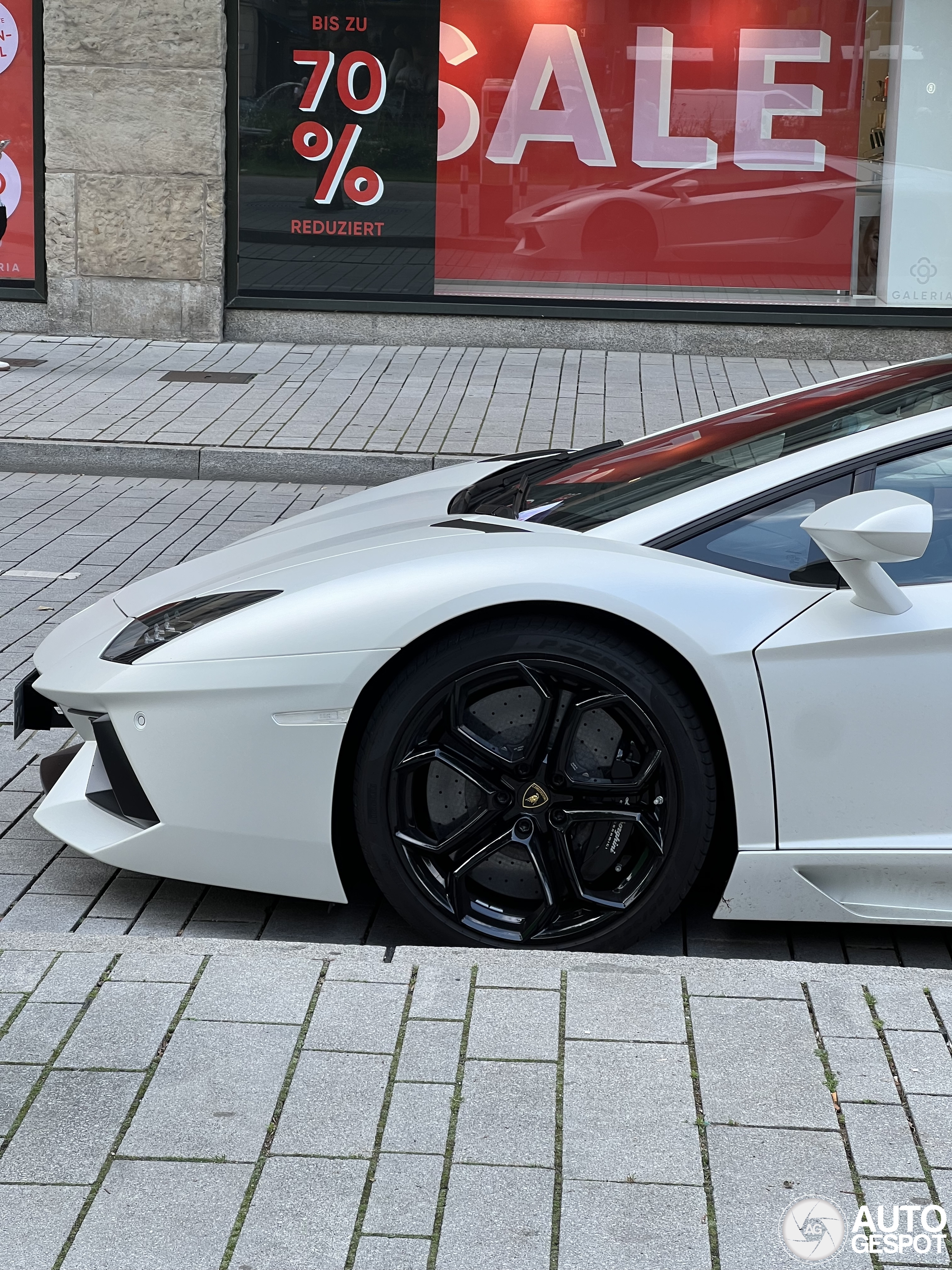 Lamborghini Aventador LP700-4