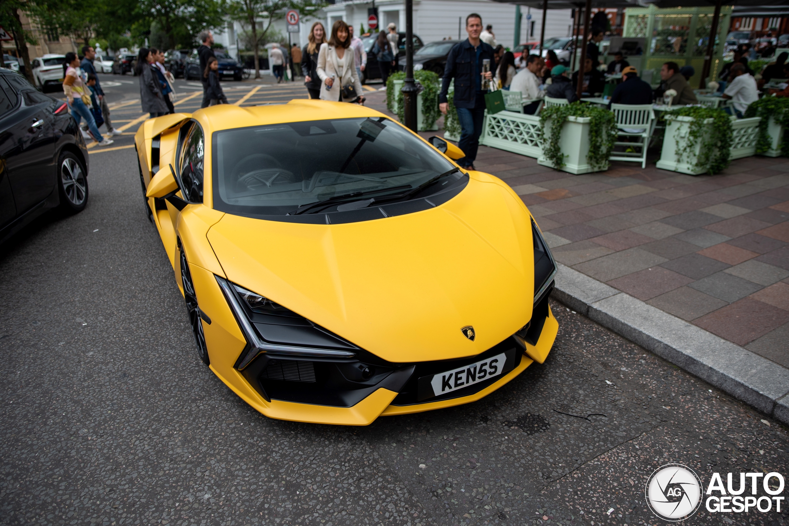 Lamborghini Revuelto stuns with “I AM FAKE1” plate