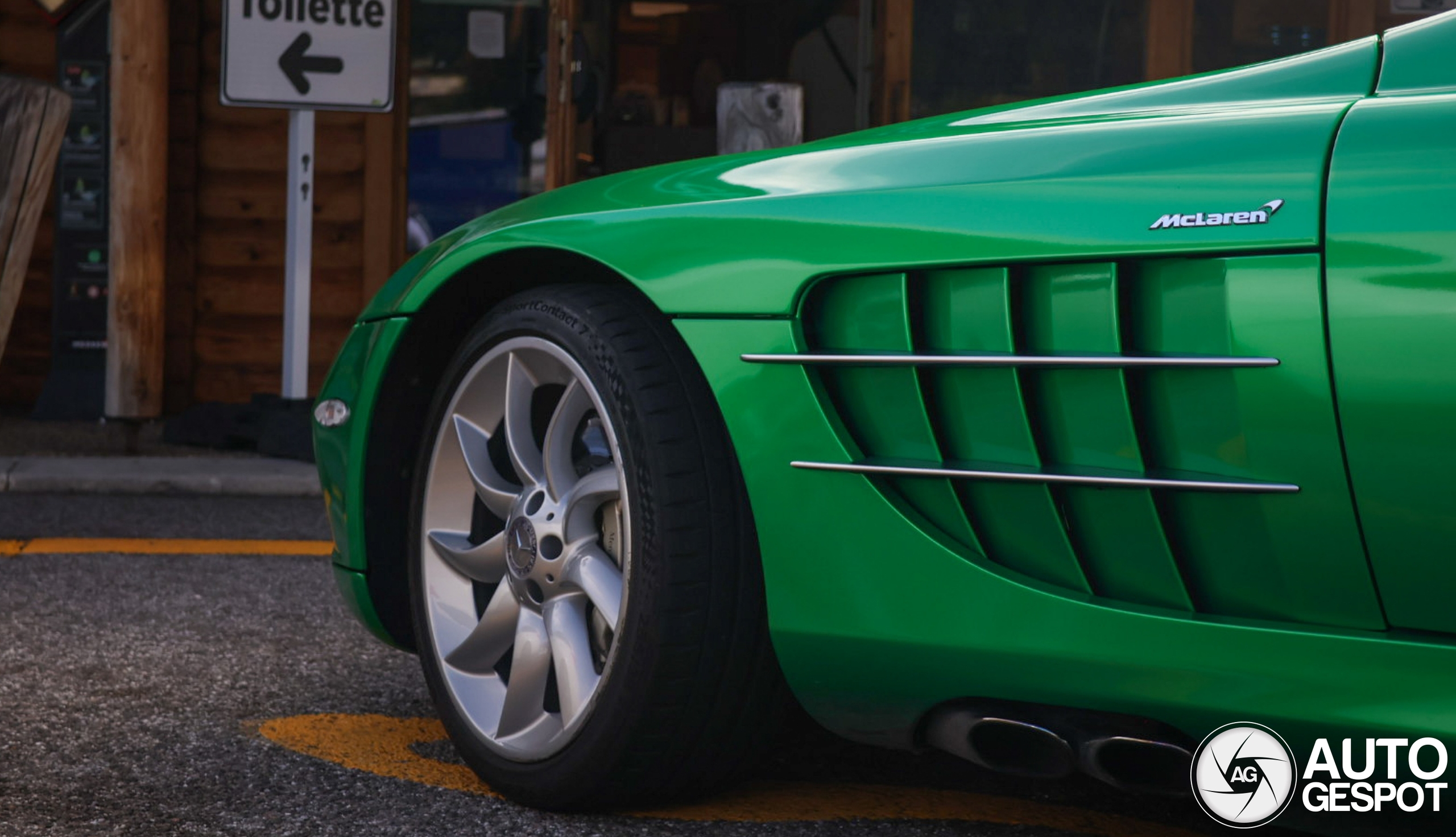 Unique green-wrapped Mercedes-Benz SLR McLaren turns heads