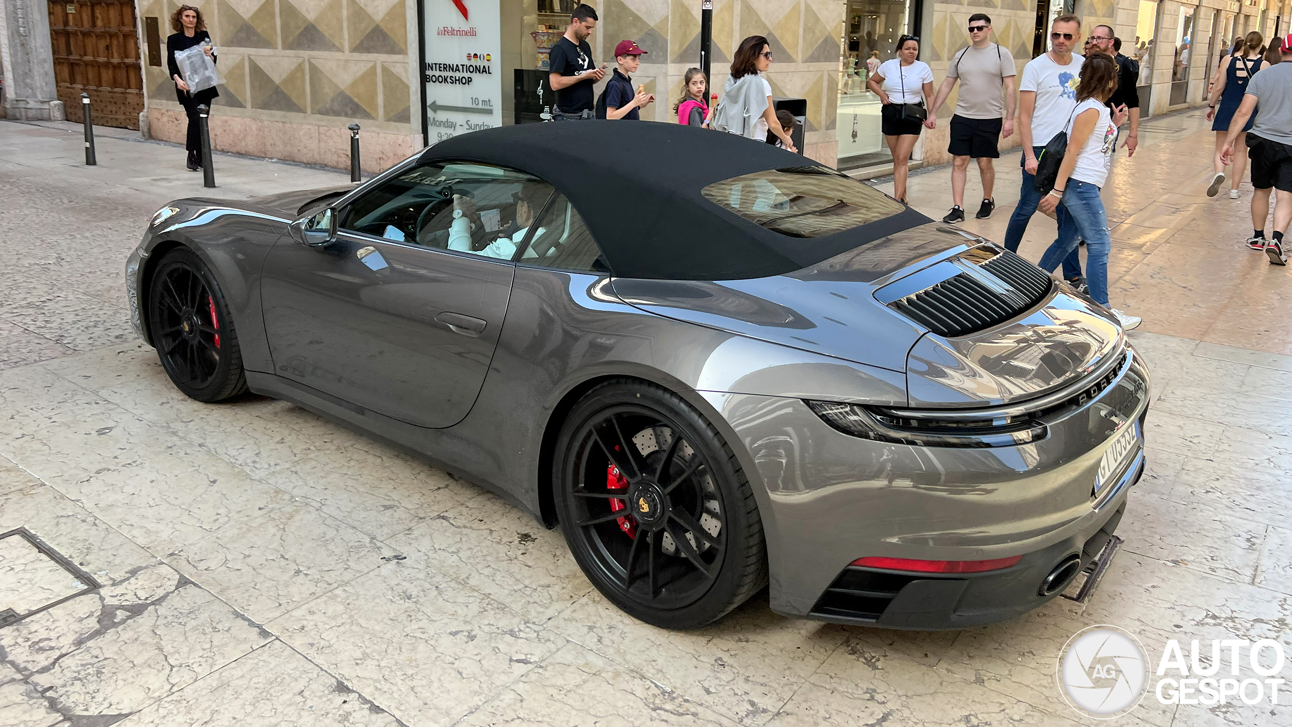 Porsche 992 Carrera 4 GTS Cabriolet