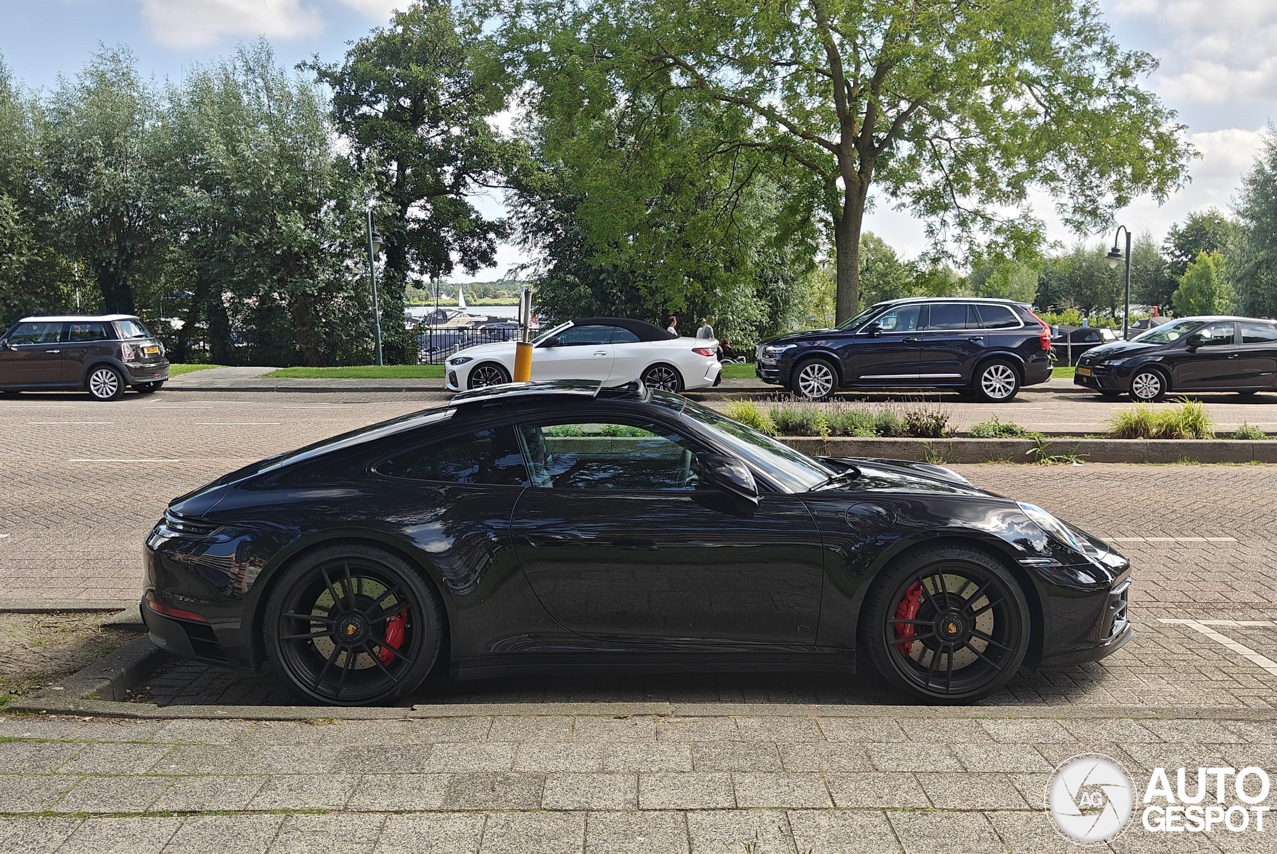 Porsche 992 Carrera 4 GTS