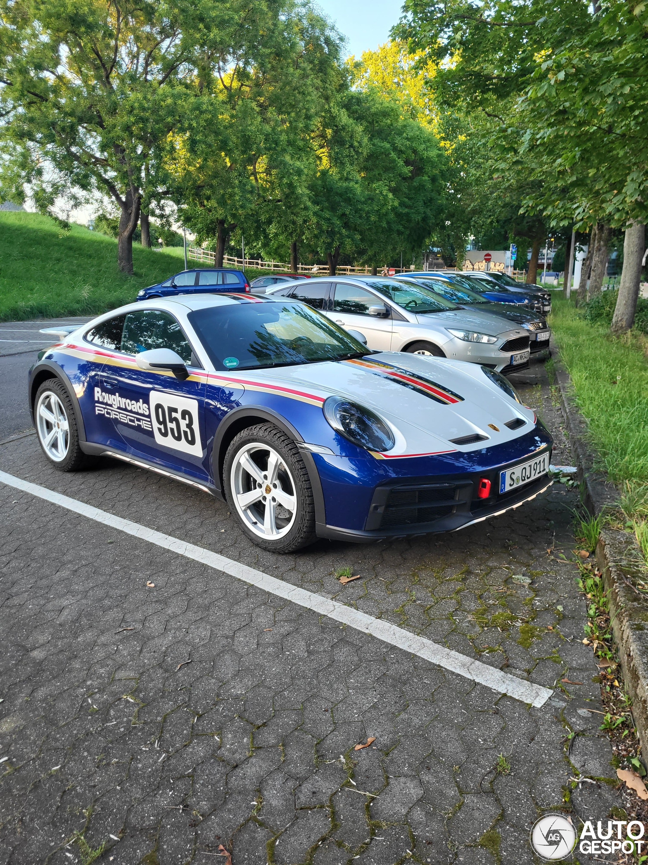 Porsche 992 Dakar