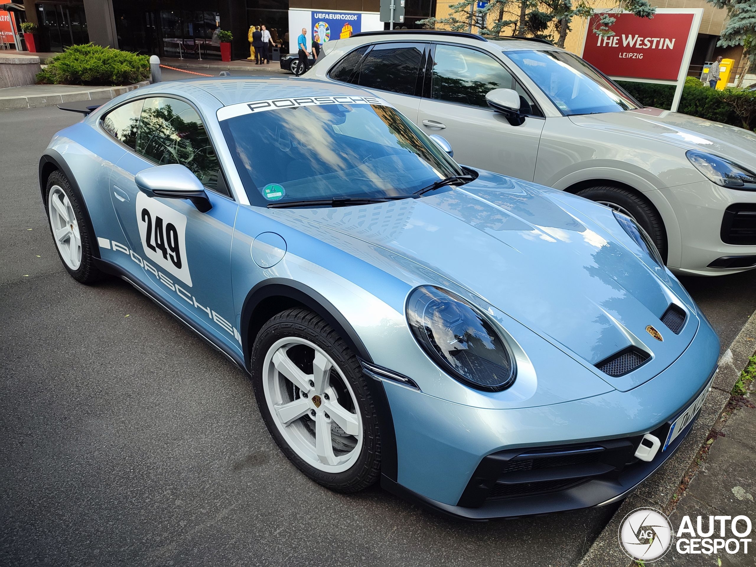 Porsche 992 Dakar