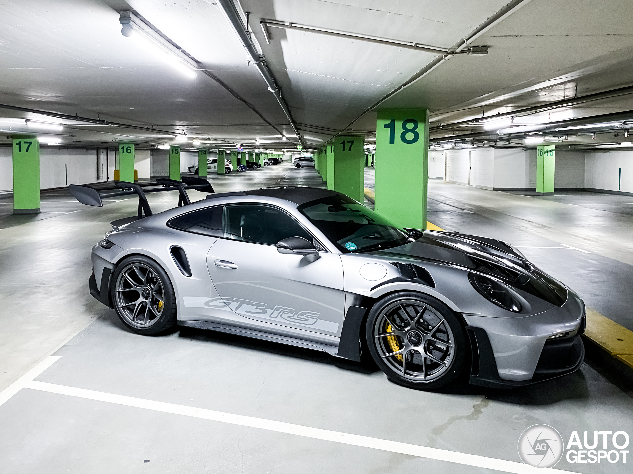 Porsche 992 GT3 RS Weissach Package