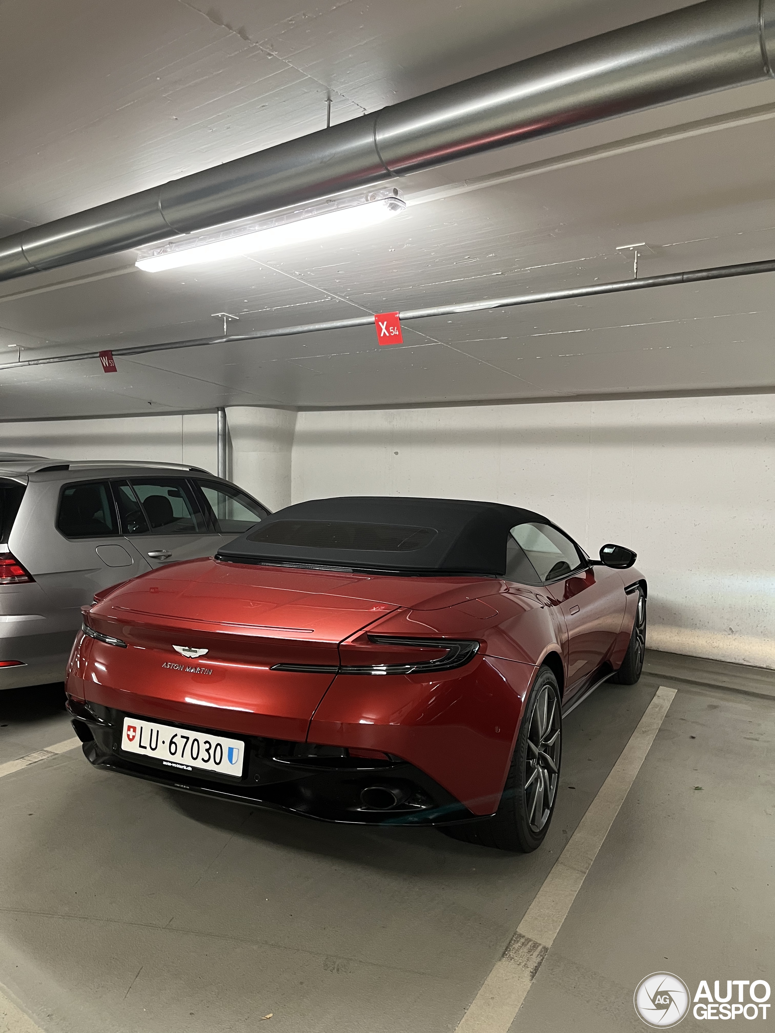 Aston Martin DB11 V8 Volante