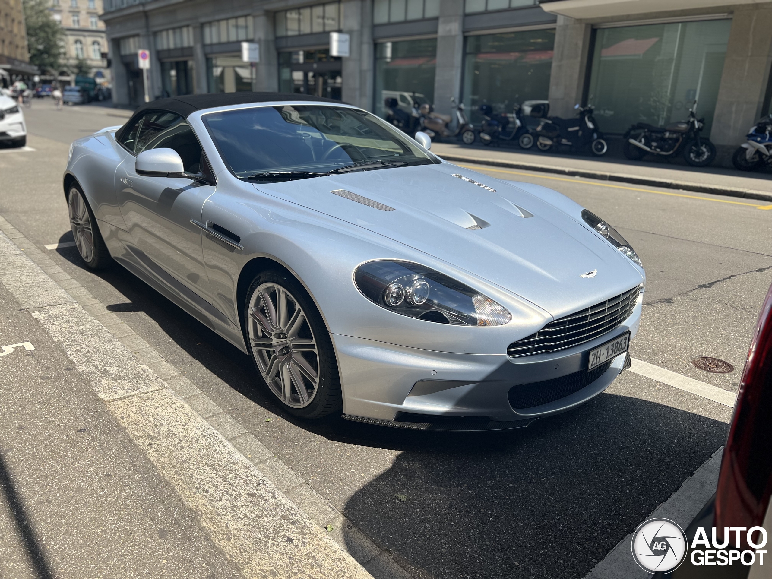 Aston Martin DBS Volante