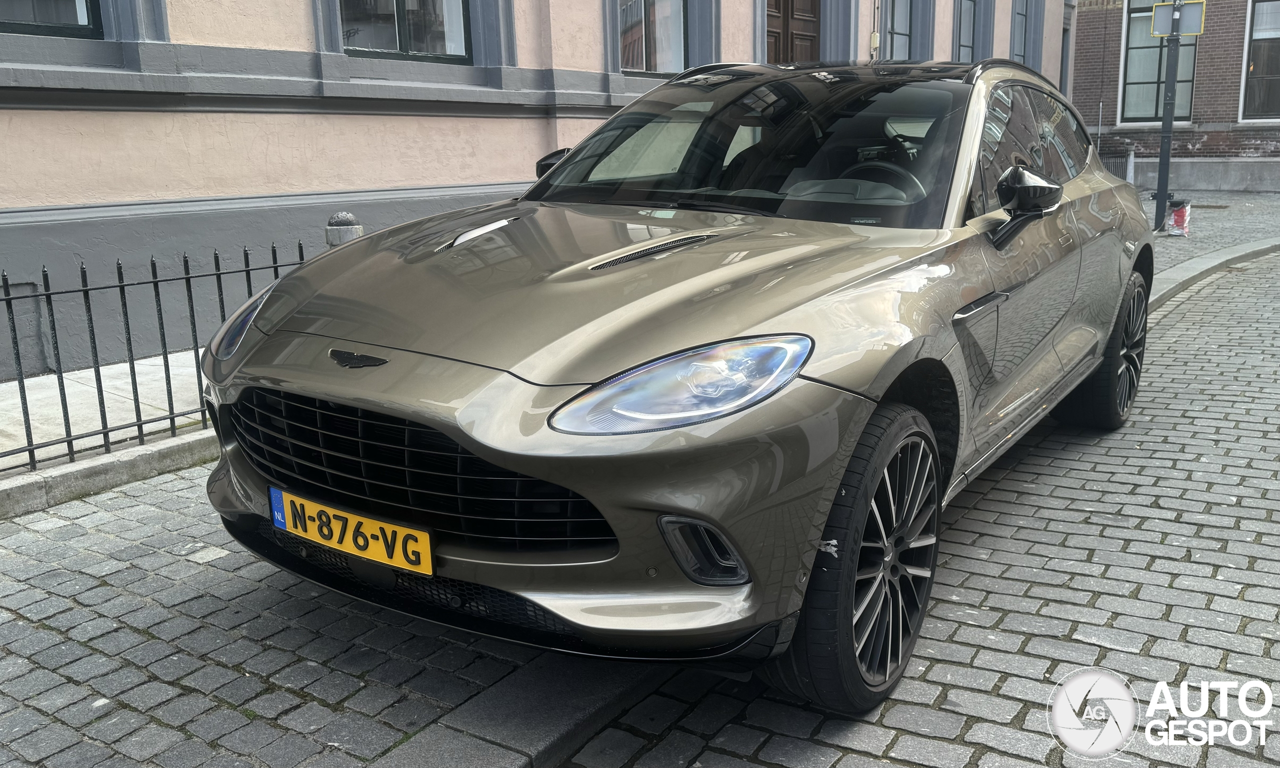 Aston Martin DBX