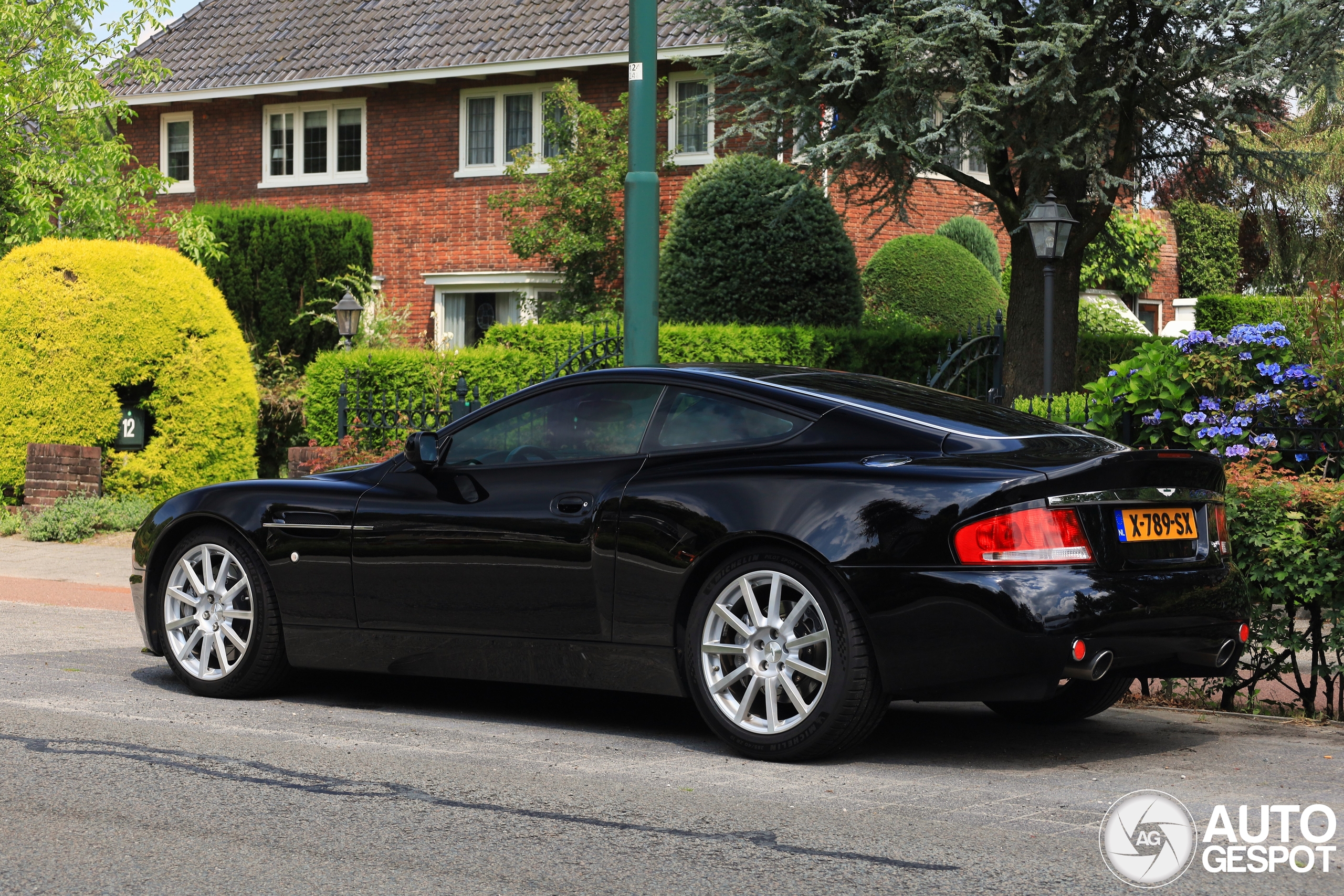 Aston Martin Vanquish S