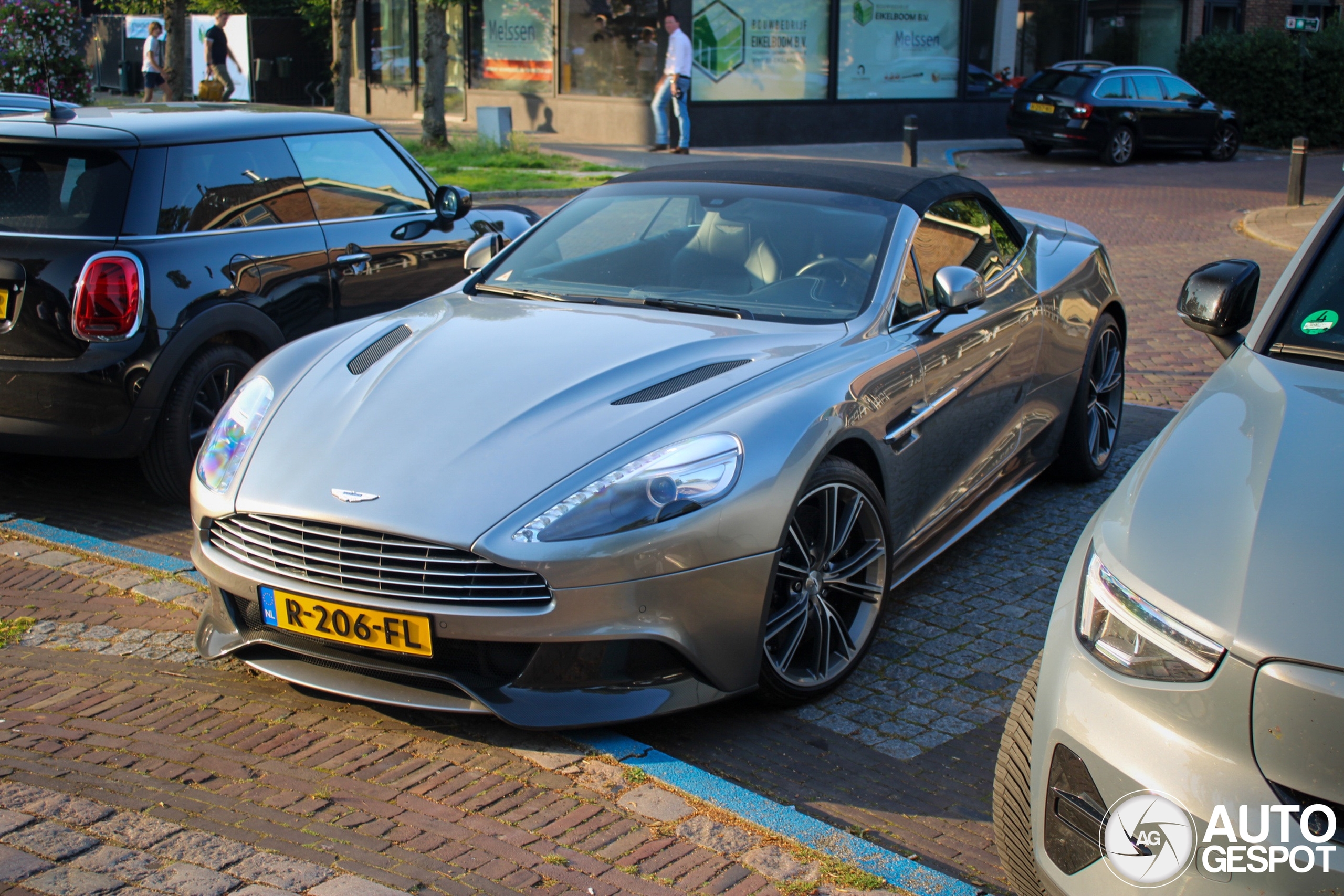 Aston Martin Vanquish Volante