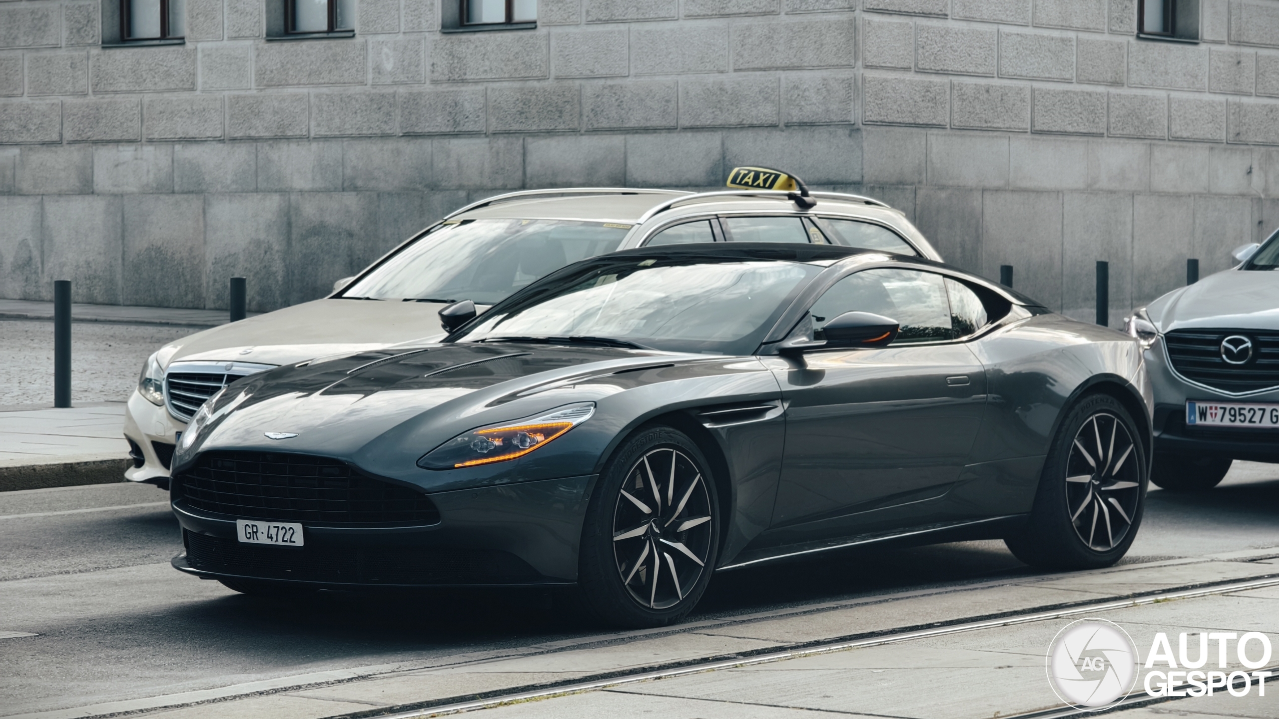 Aston Martin DB11