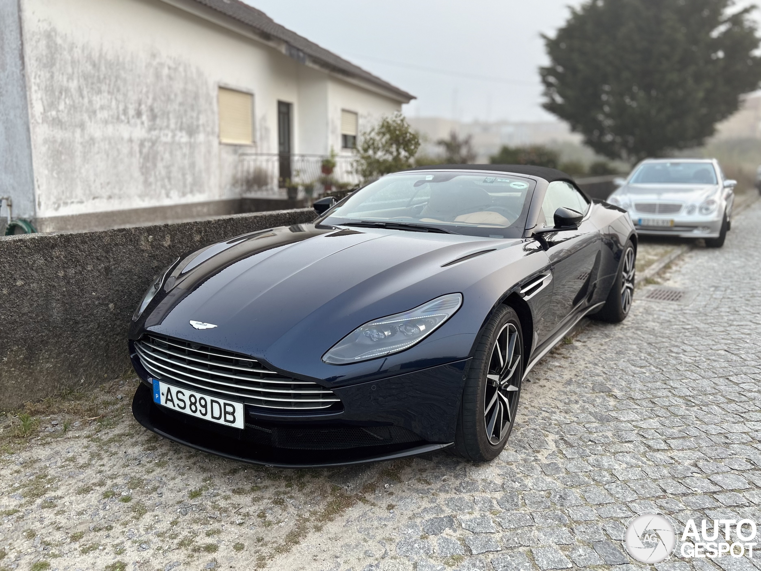 Aston Martin DB11 V8 Volante