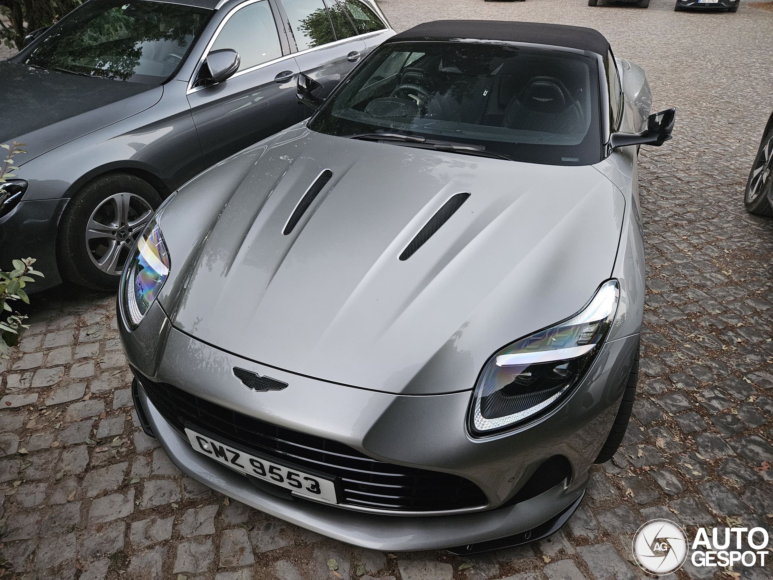 Aston Martin DB12 Volante