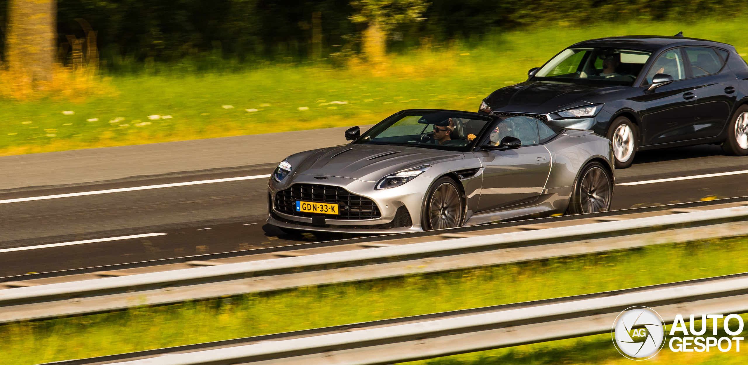 Aston Martin DB12 Volante