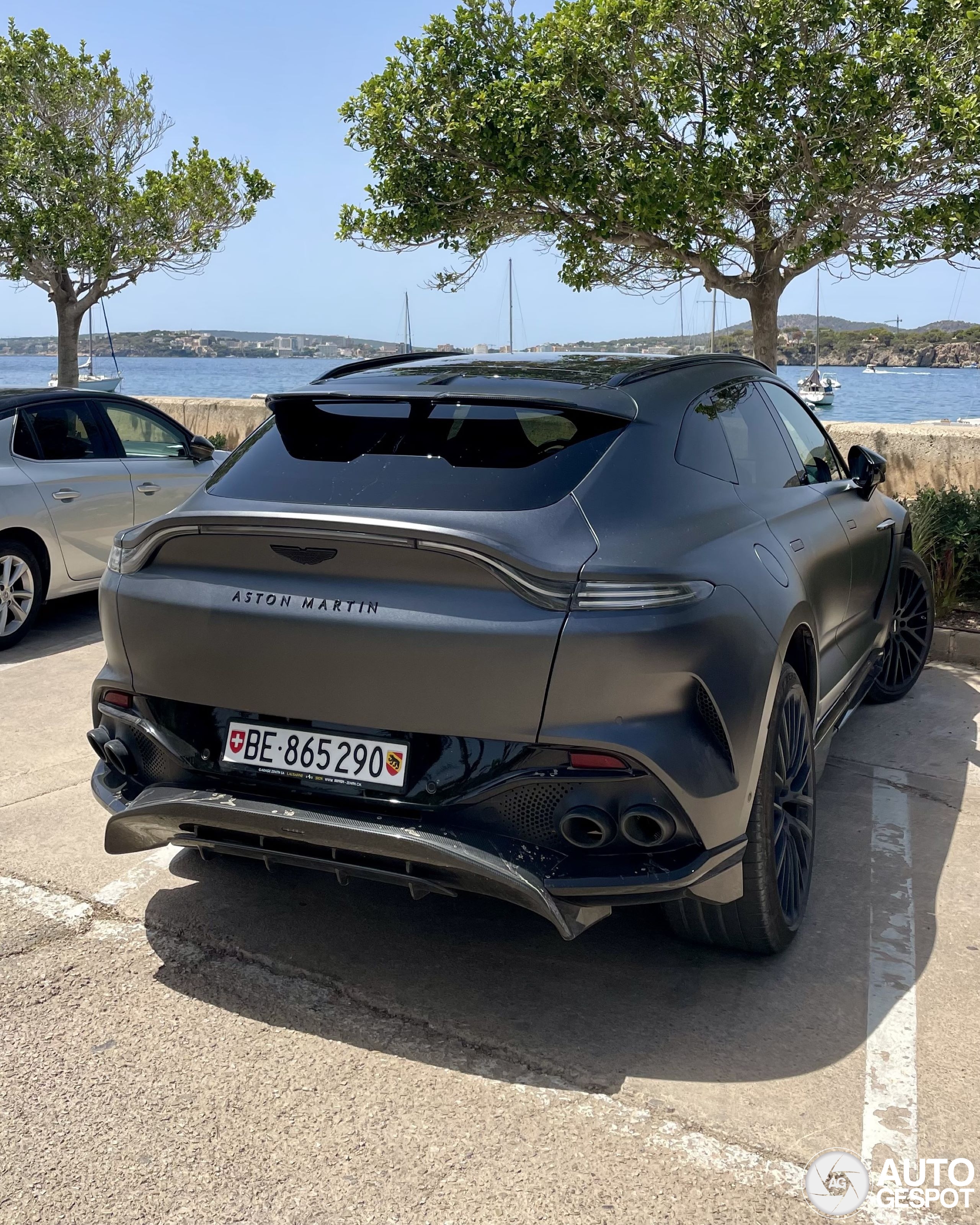 Aston Martin DBX707