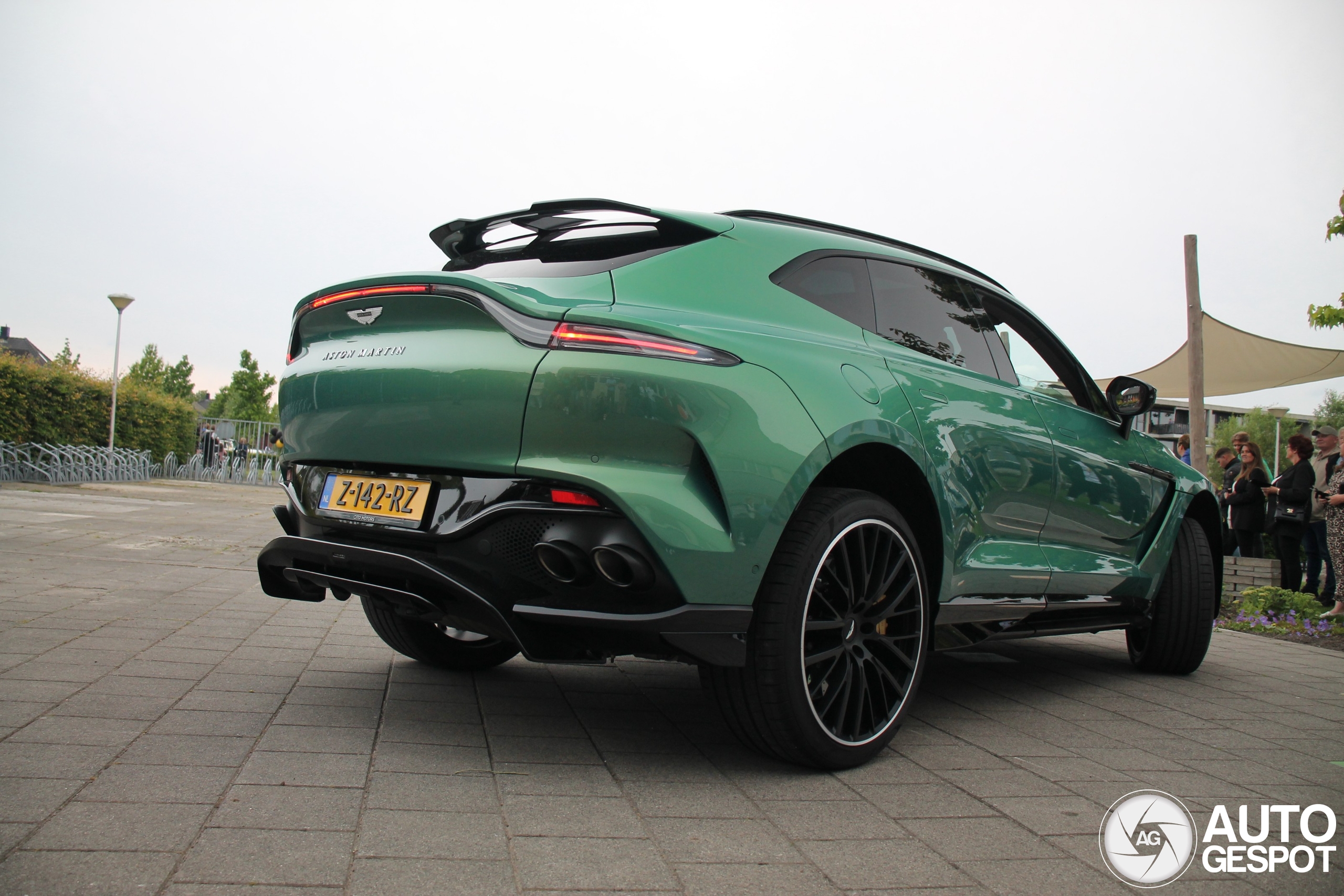 Aston Martin DBX707