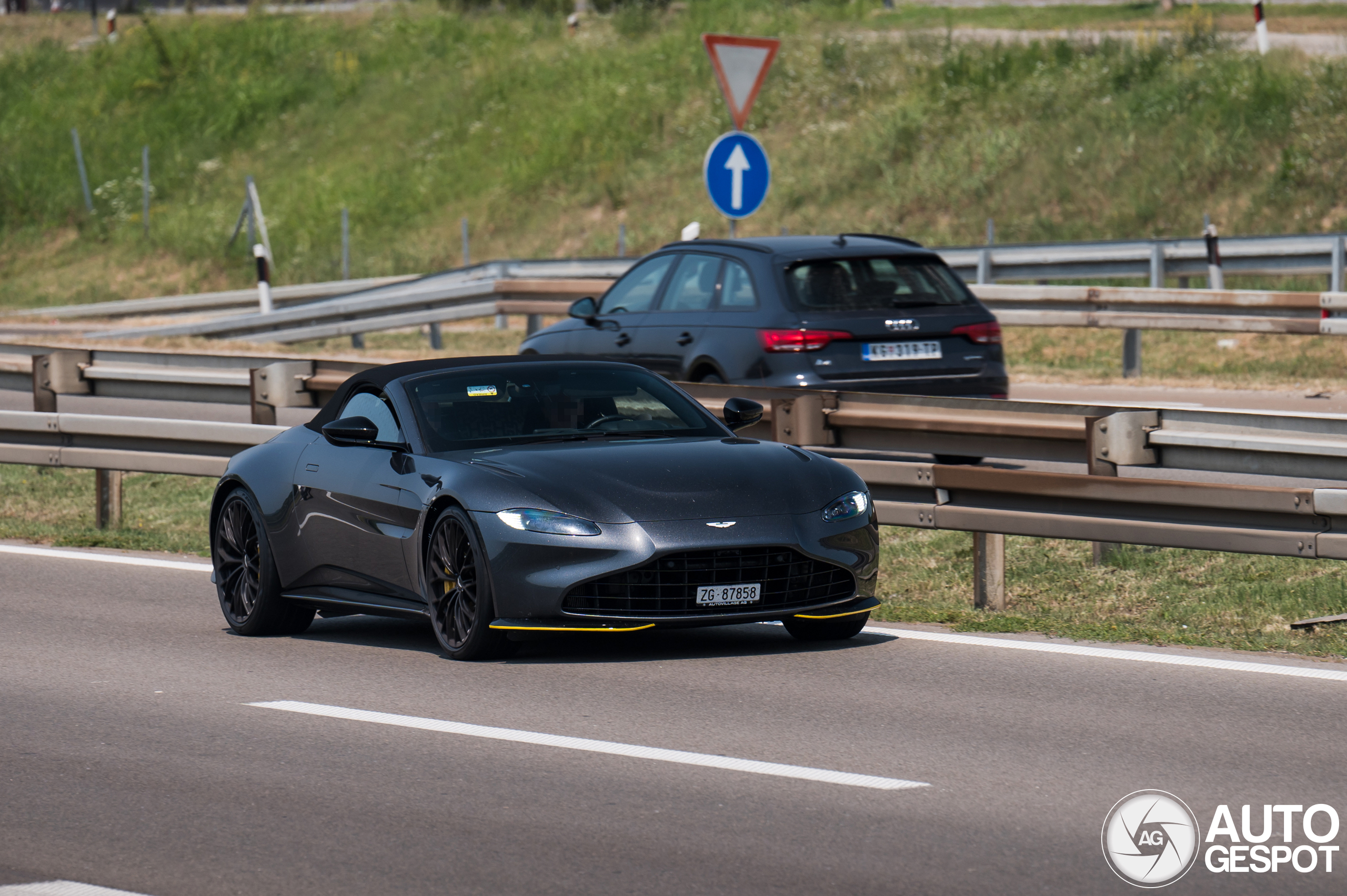 Aston Martin V8 Vantage Roadster 2020