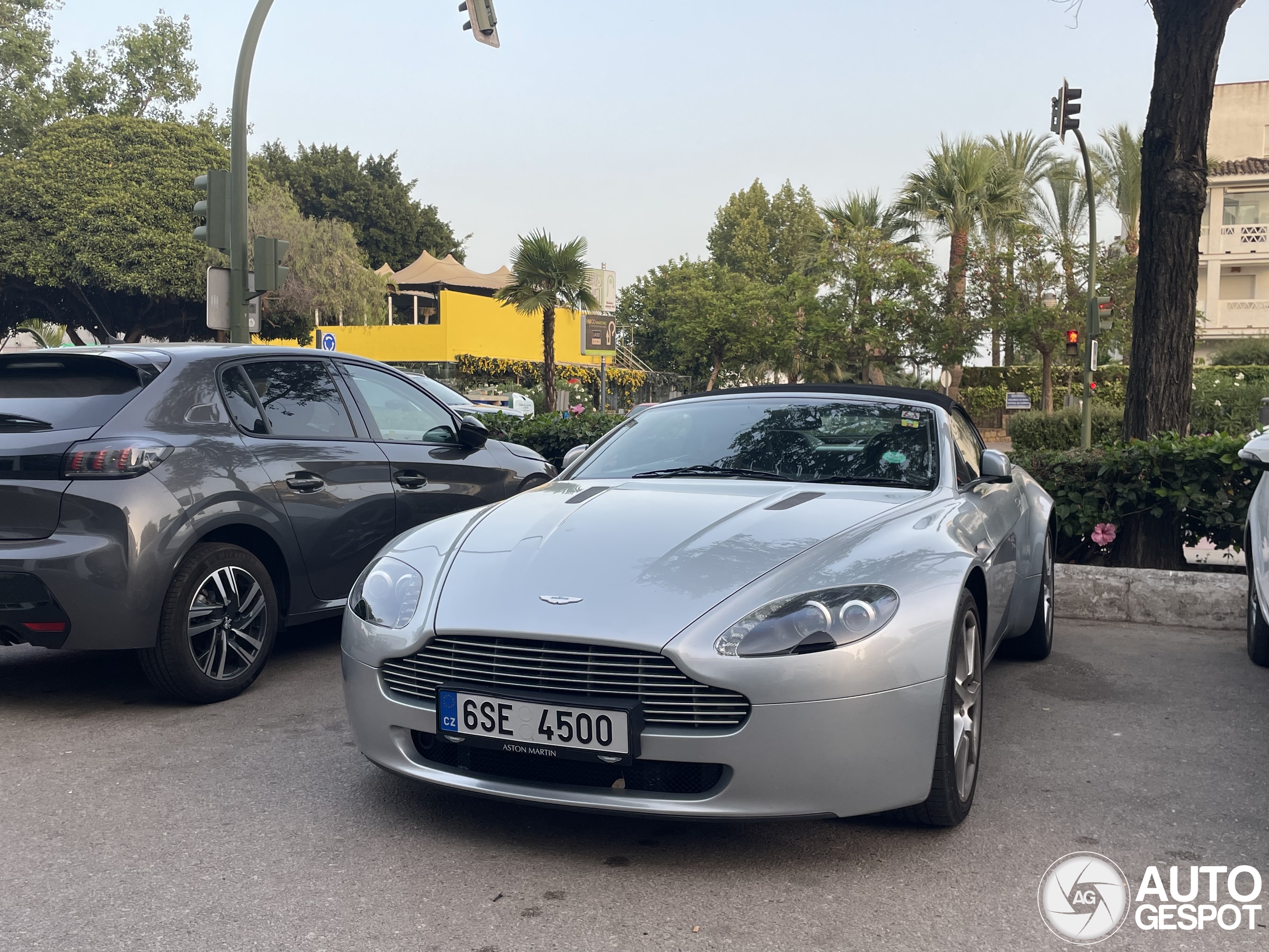 Aston Martin V8 Vantage Roadster