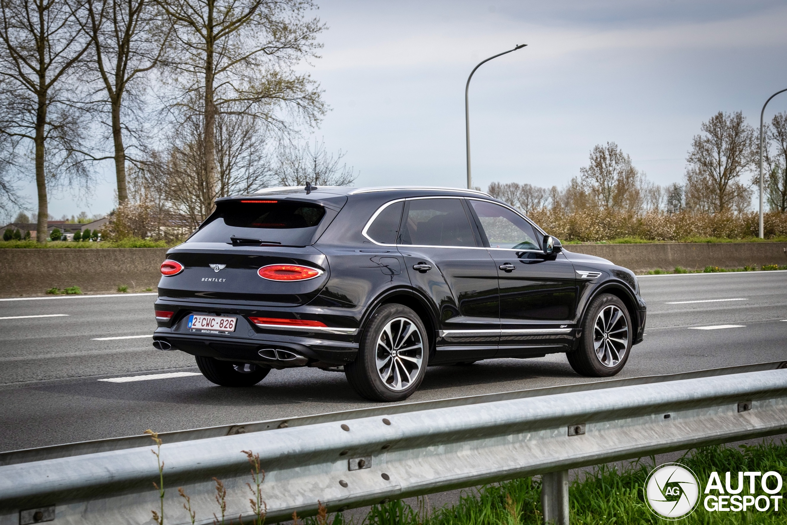 Bentley Bentayga Hybrid 2021