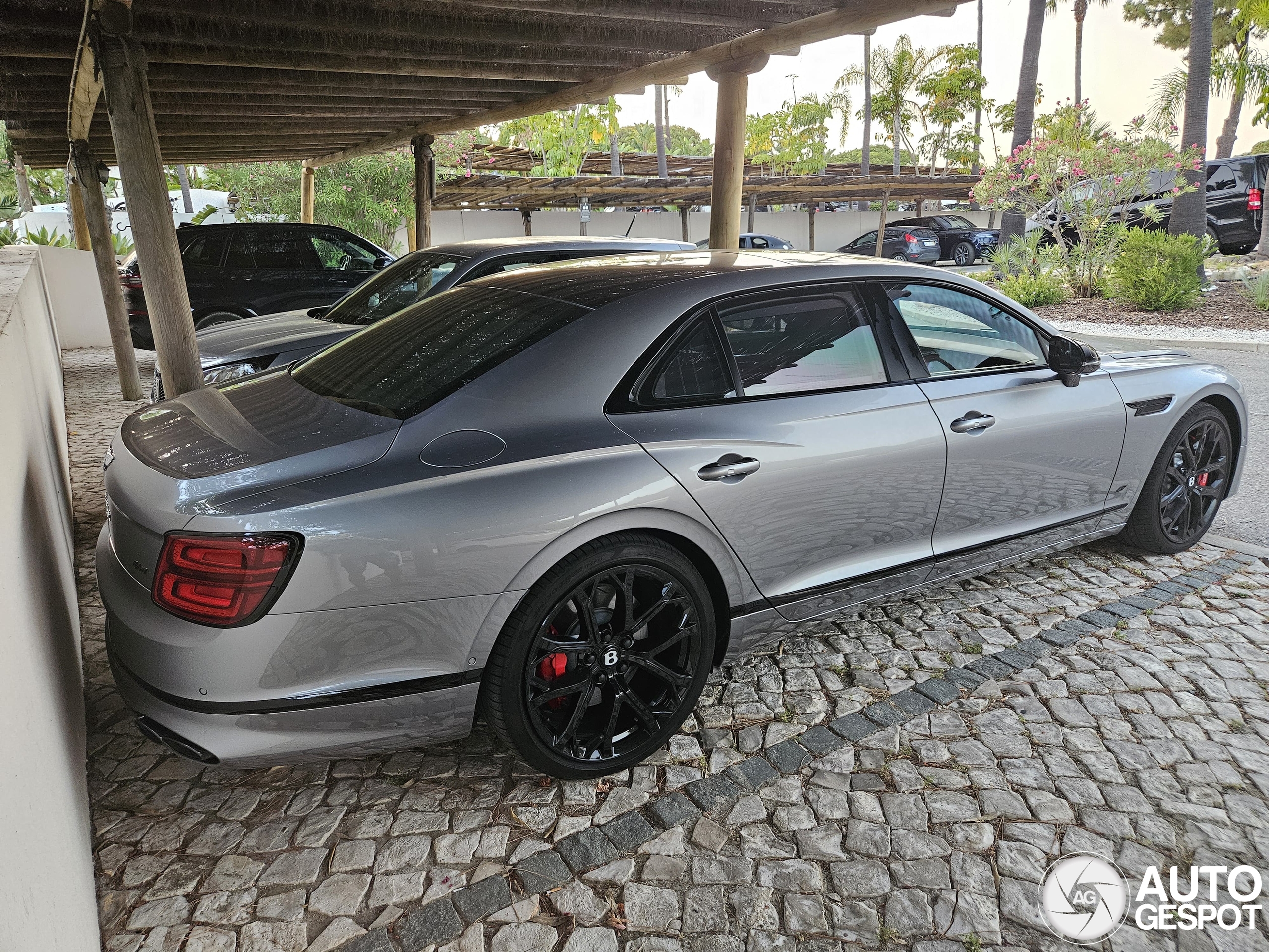 Bentley Flying Spur Hybrid S