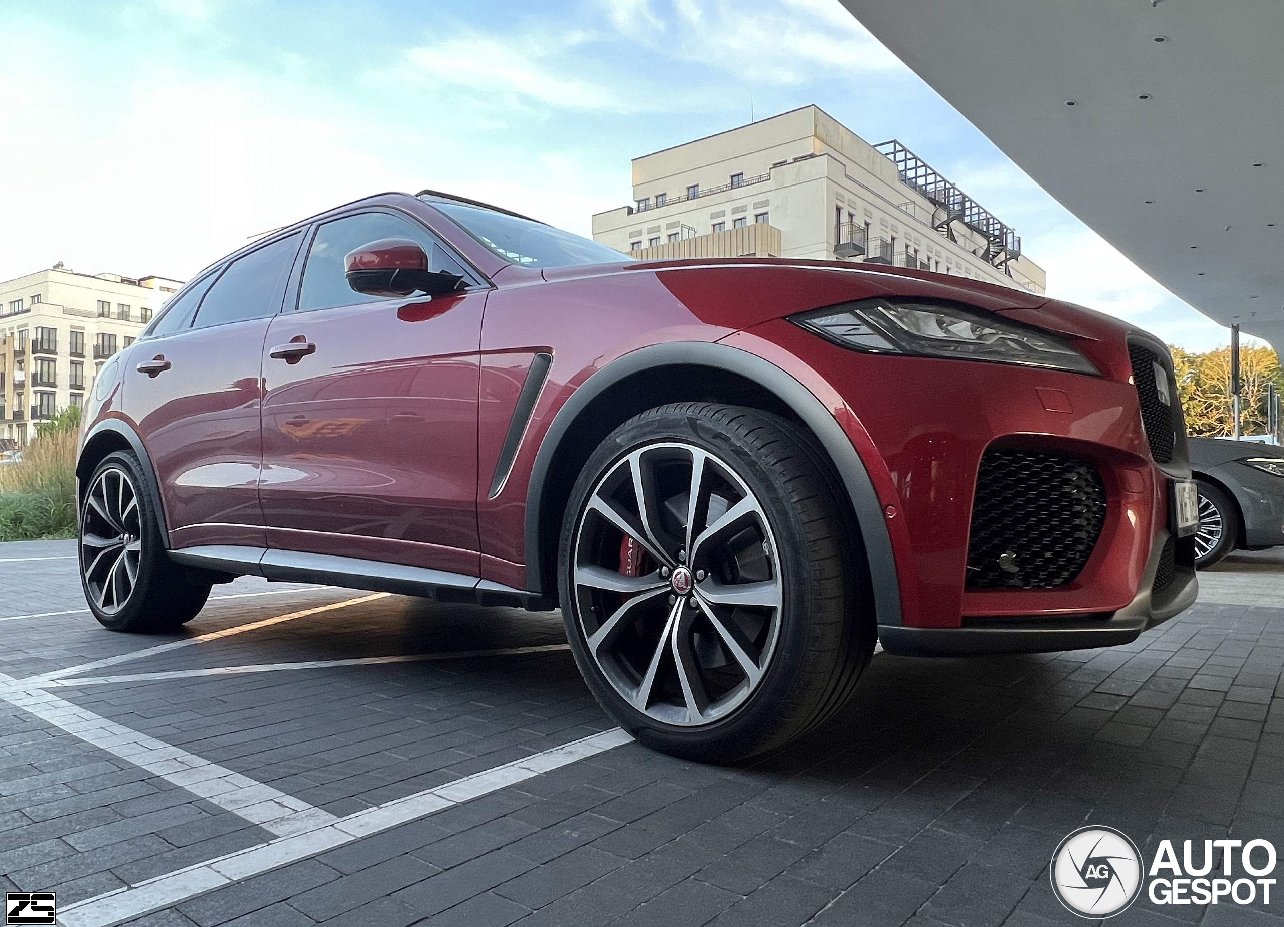 Jaguar F-PACE SVR