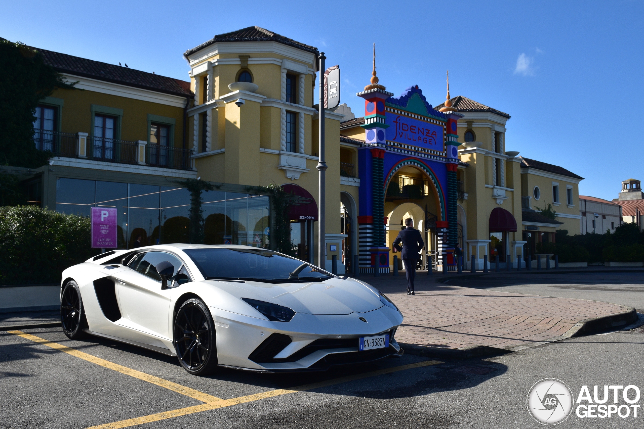 Lamborghini Aventador S LP740-4