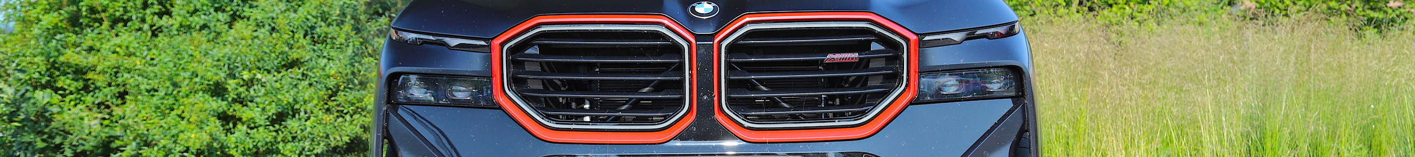 BMW XM G09 Label Red