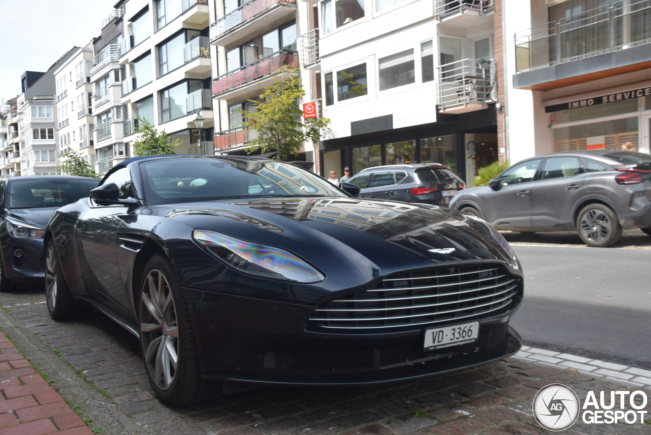 Aston Martin DB11 V8 Volante