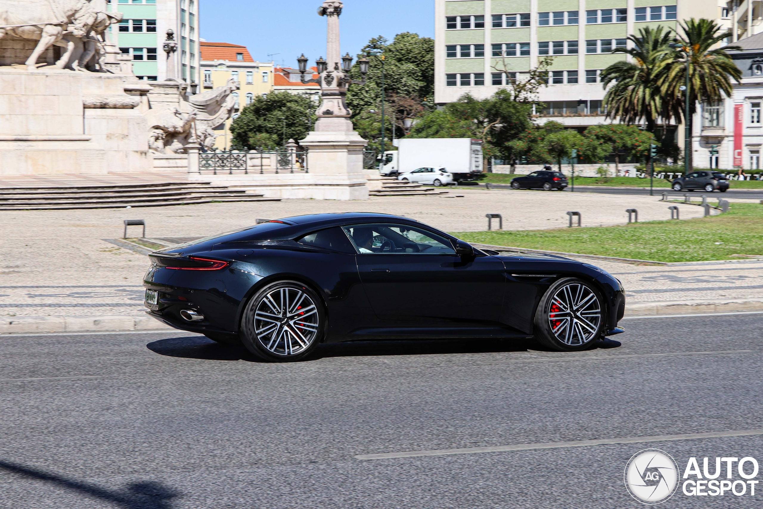 Aston Martin DB12