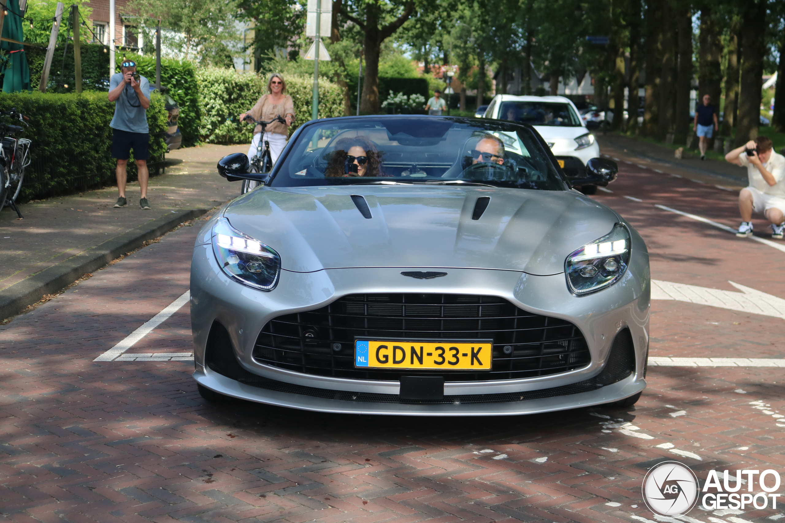 Aston Martin DB12 Volante