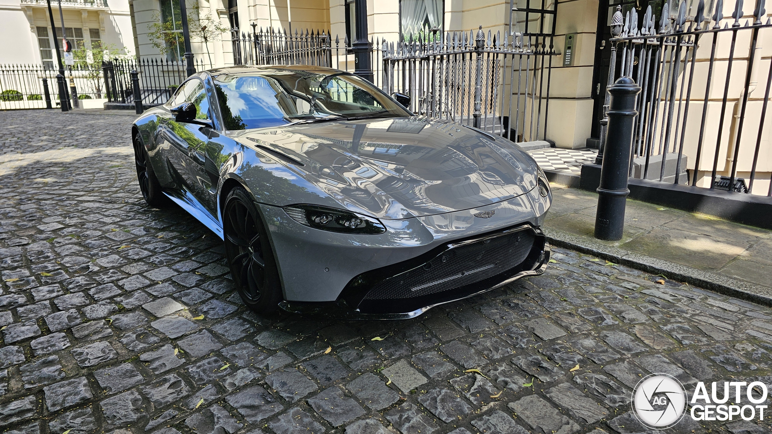 Aston Martin V8 Vantage 2018