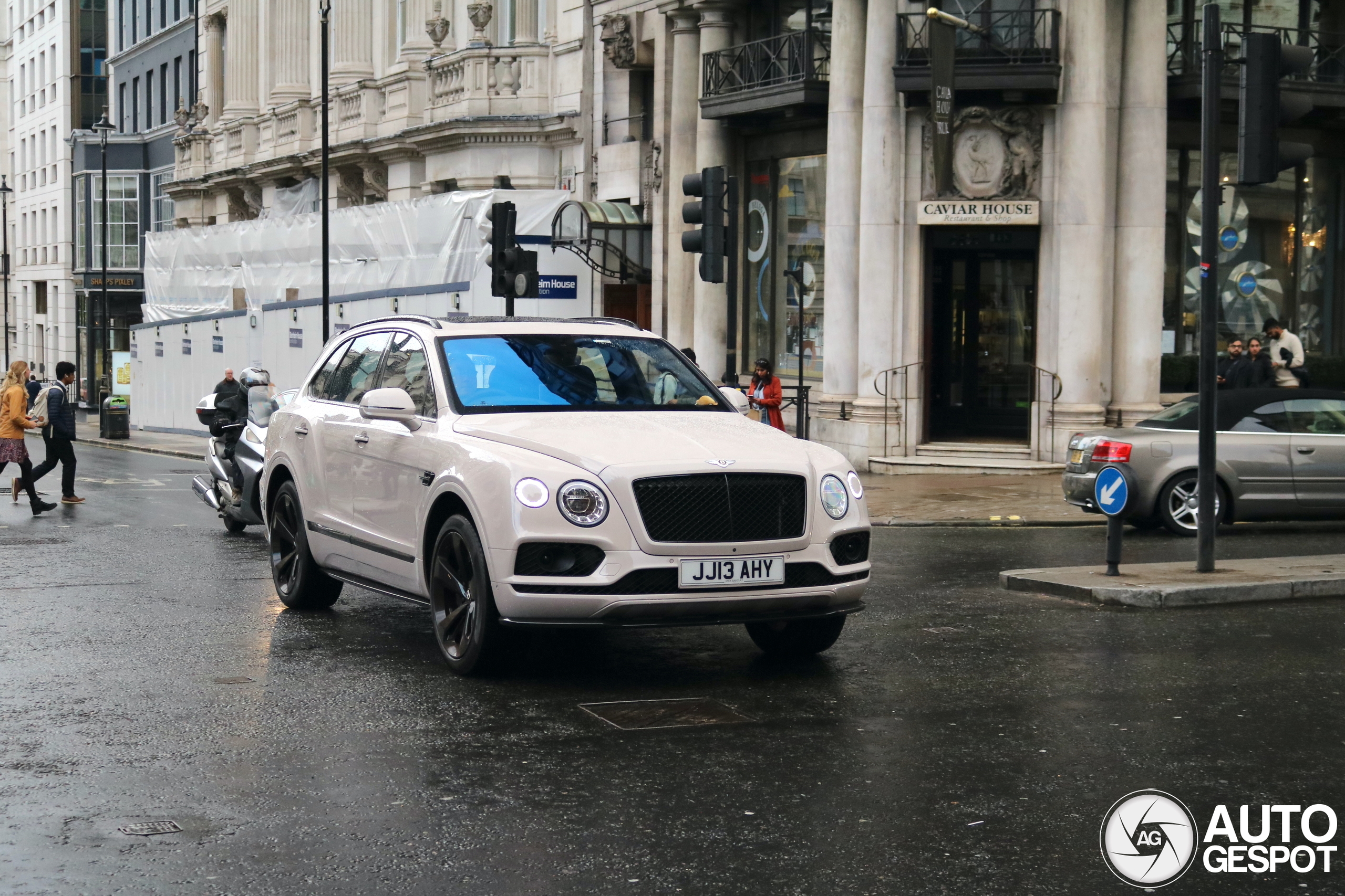 Bentley Bentayga V8