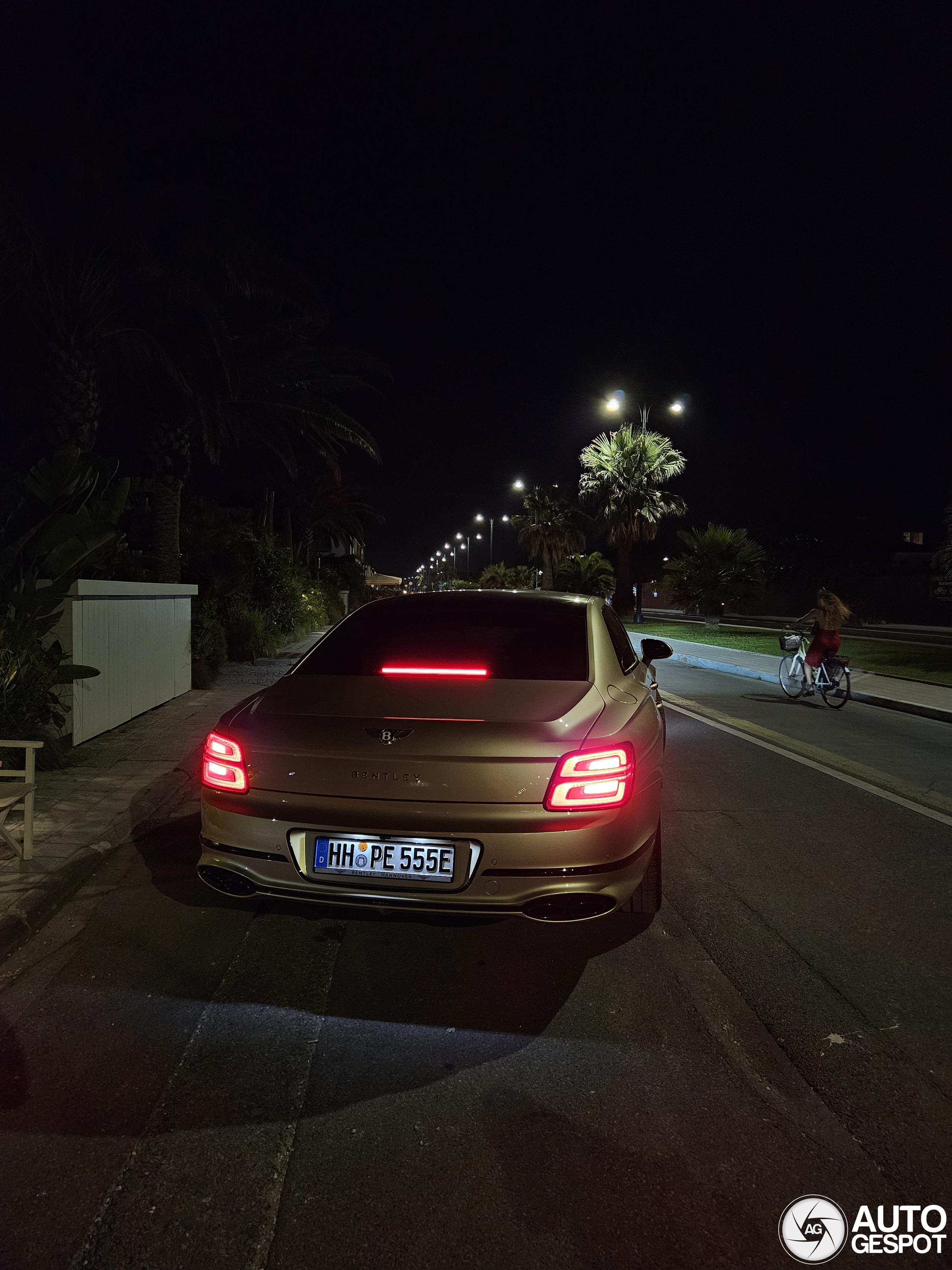 Bentley Flying Spur Hybrid Azure