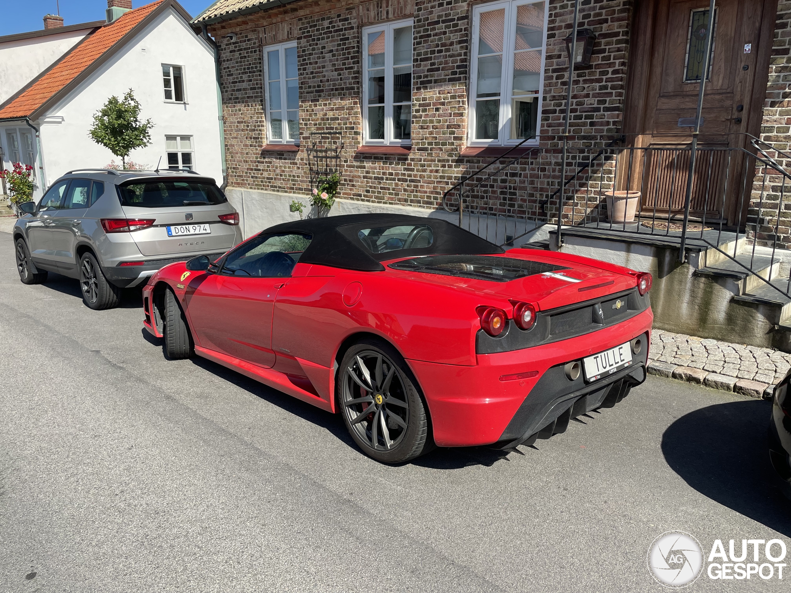 Ferrari Scuderia Spider 16M