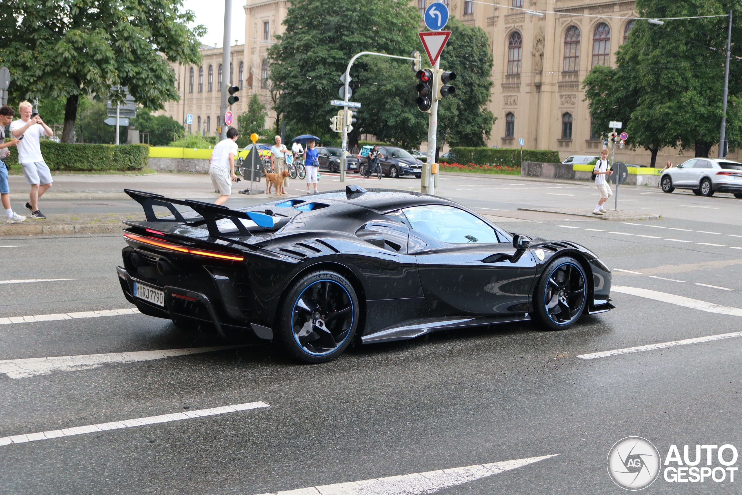 Nu dan echt de eerste particuliere Ferrari SF90 Spider XX Stradale