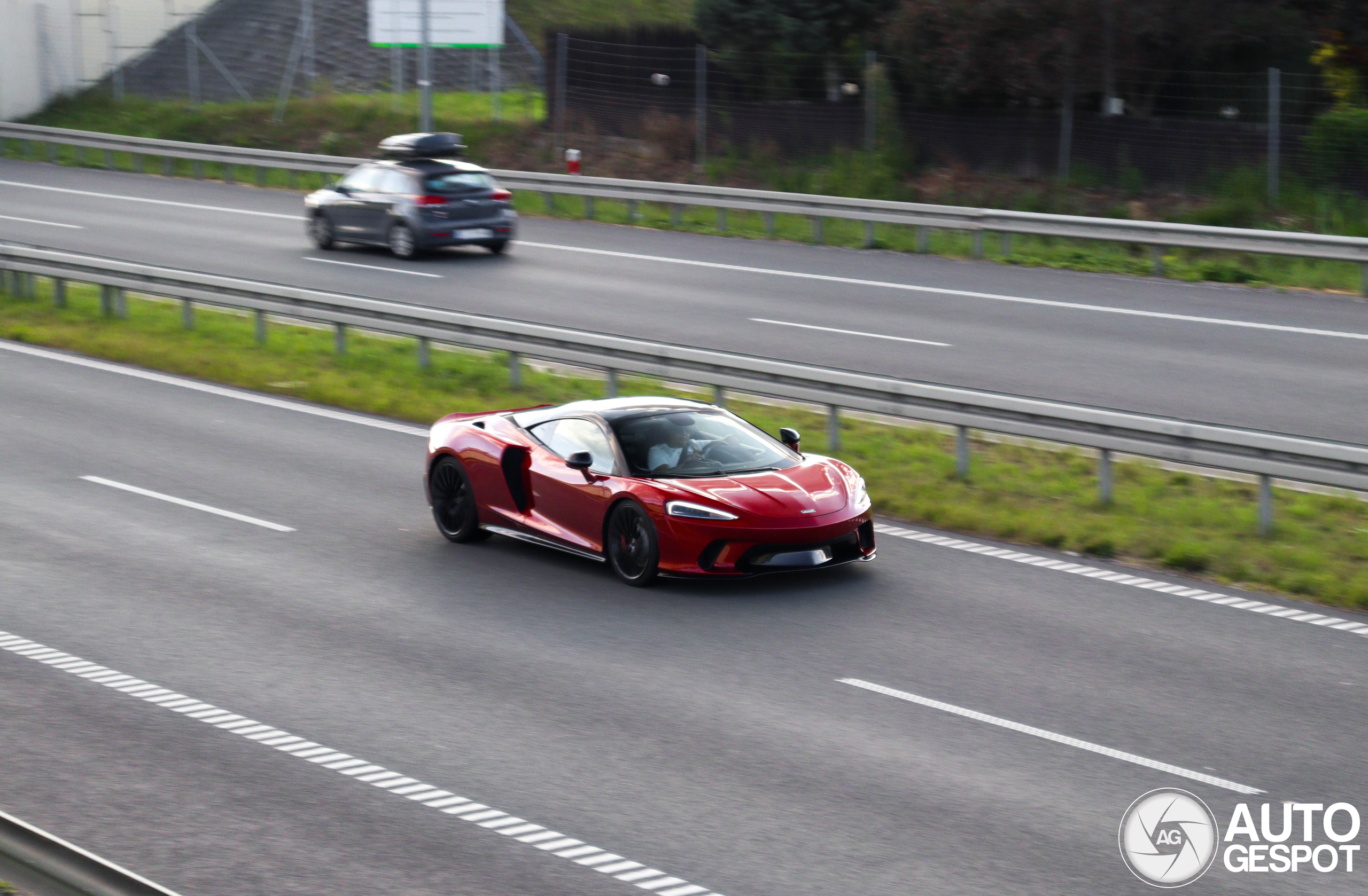 McLaren GT