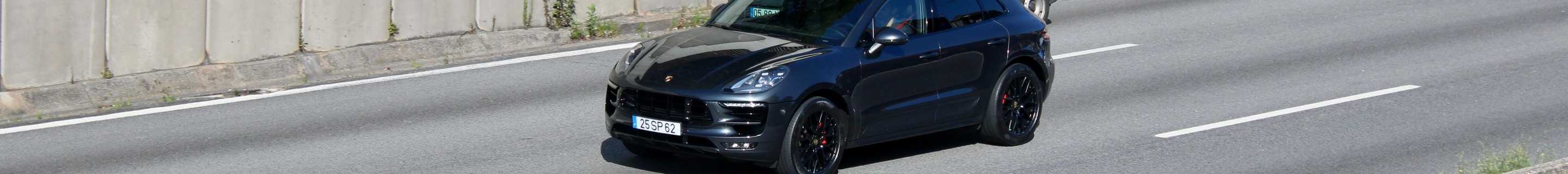 Porsche 95B Macan GTS