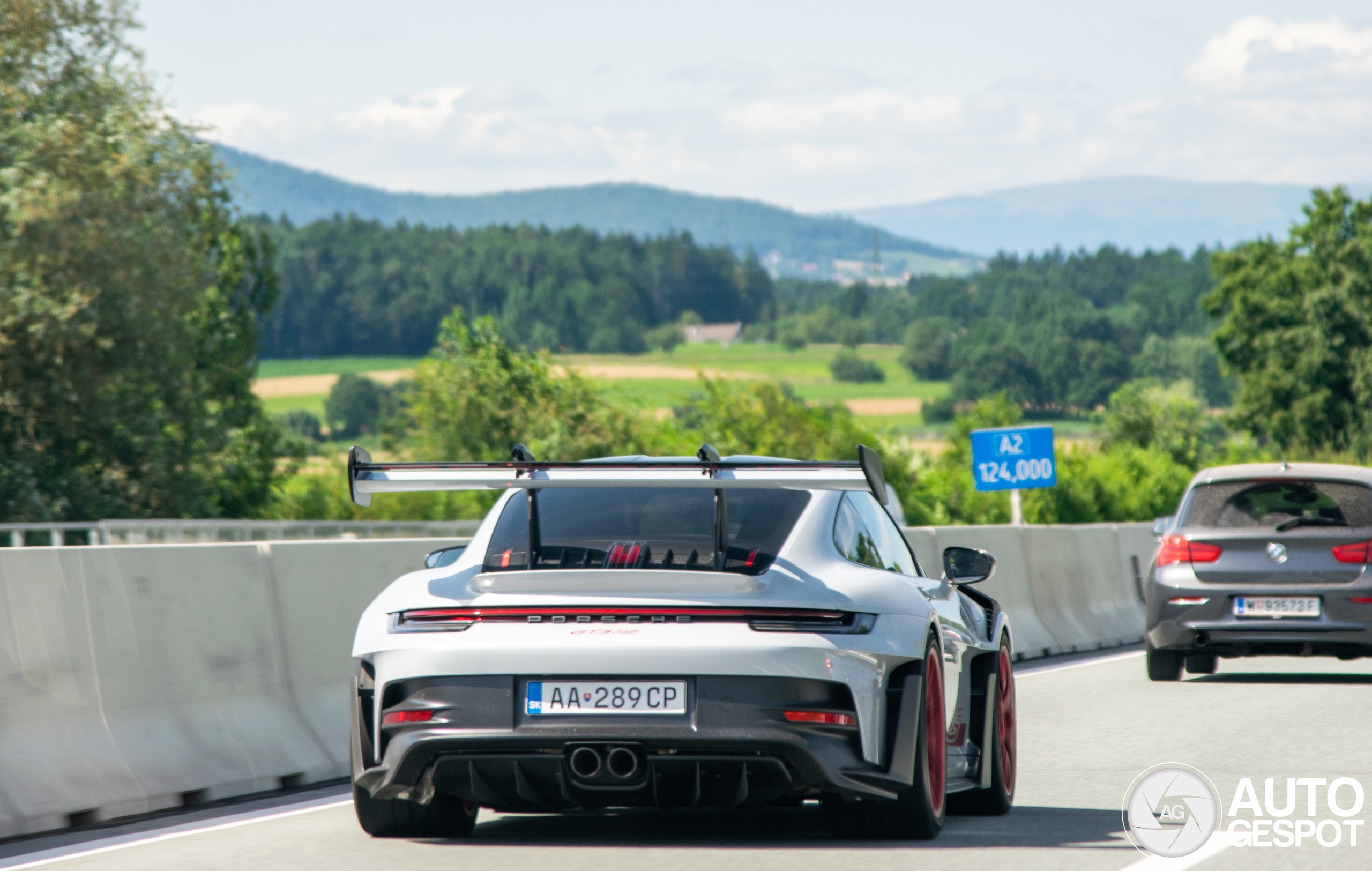 Porsche 992 GT3 RS Weissach Package