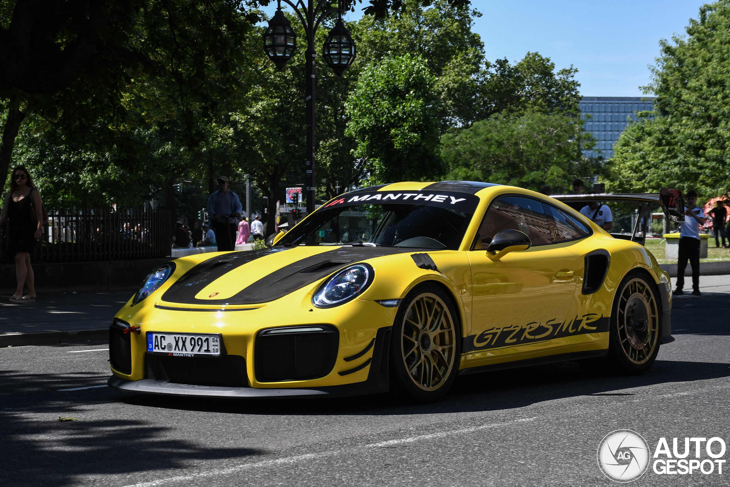 Porsche Manthey Racing 991 GT2 RS