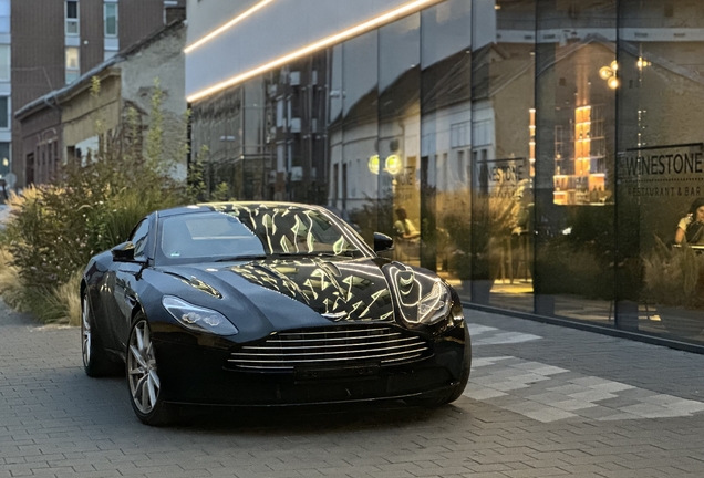 Aston Martin DB11