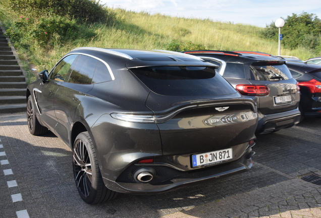 Aston Martin DBX