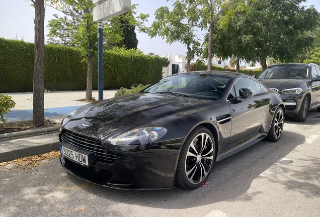 Aston Martin V12 Vantage