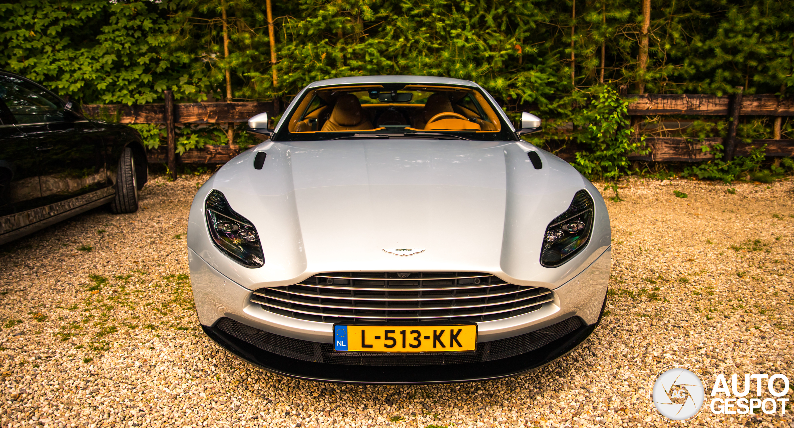 Aston Martin DB11 V8